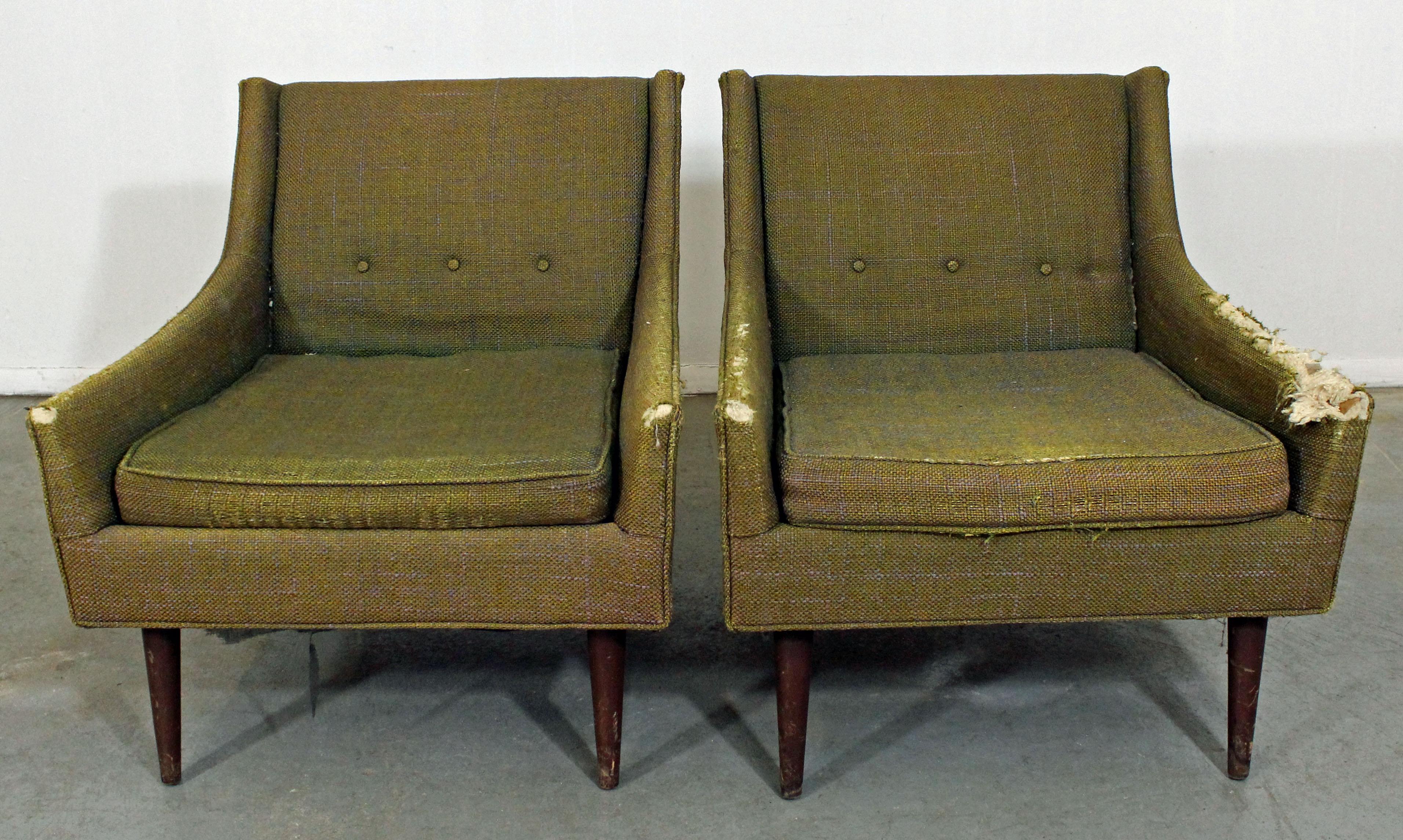 What a find. Offered is a Mid-Century Modern rare pair of club chairs by Selig, attributed to Milo Baughman. This set needs to be reupholstered/restored (see pics). They are signed Selig of Monroe. 

Dimensions:
27.5
