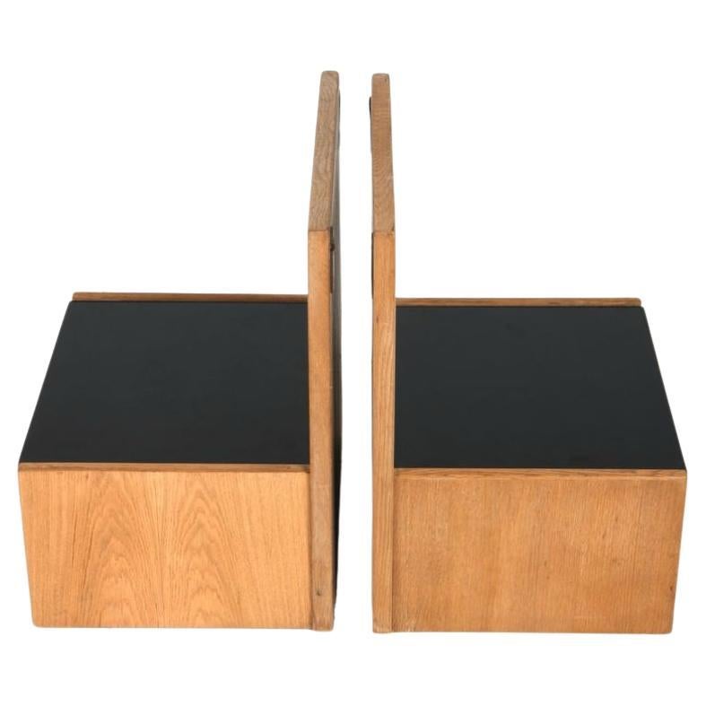 Pair of Mid century danish modern oak nightstands by Hans Wegner by Getama (Skandinavische Moderne) im Angebot