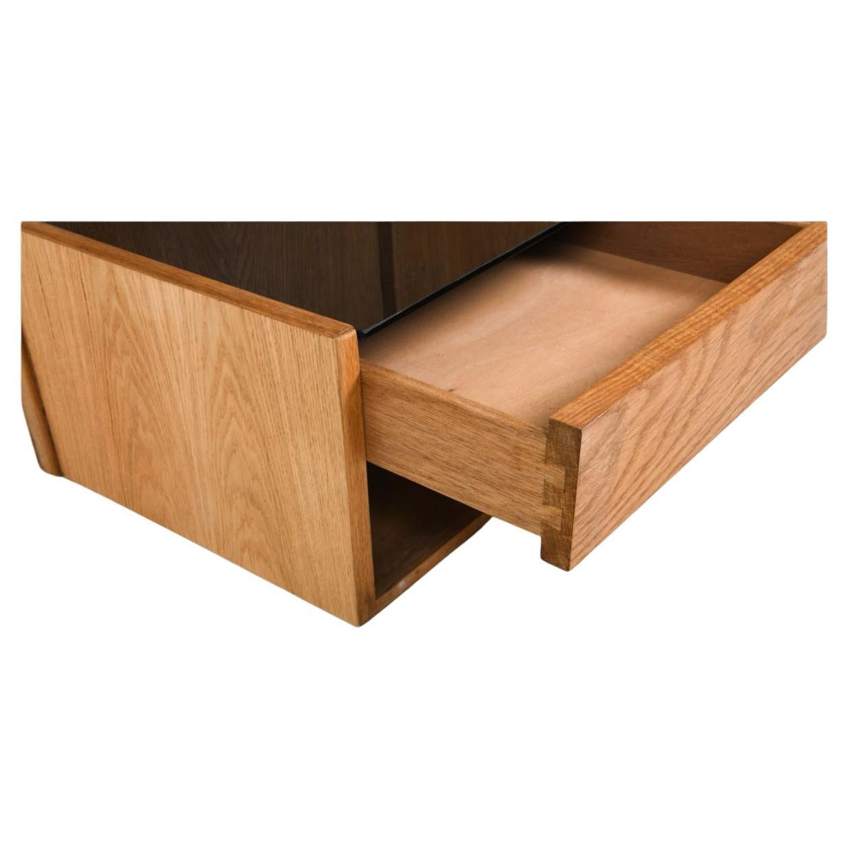 Pair of Mid century danish modern oak nightstands by Hans Wegner by Getama im Zustand „Gut“ im Angebot in Brooklyn, NY