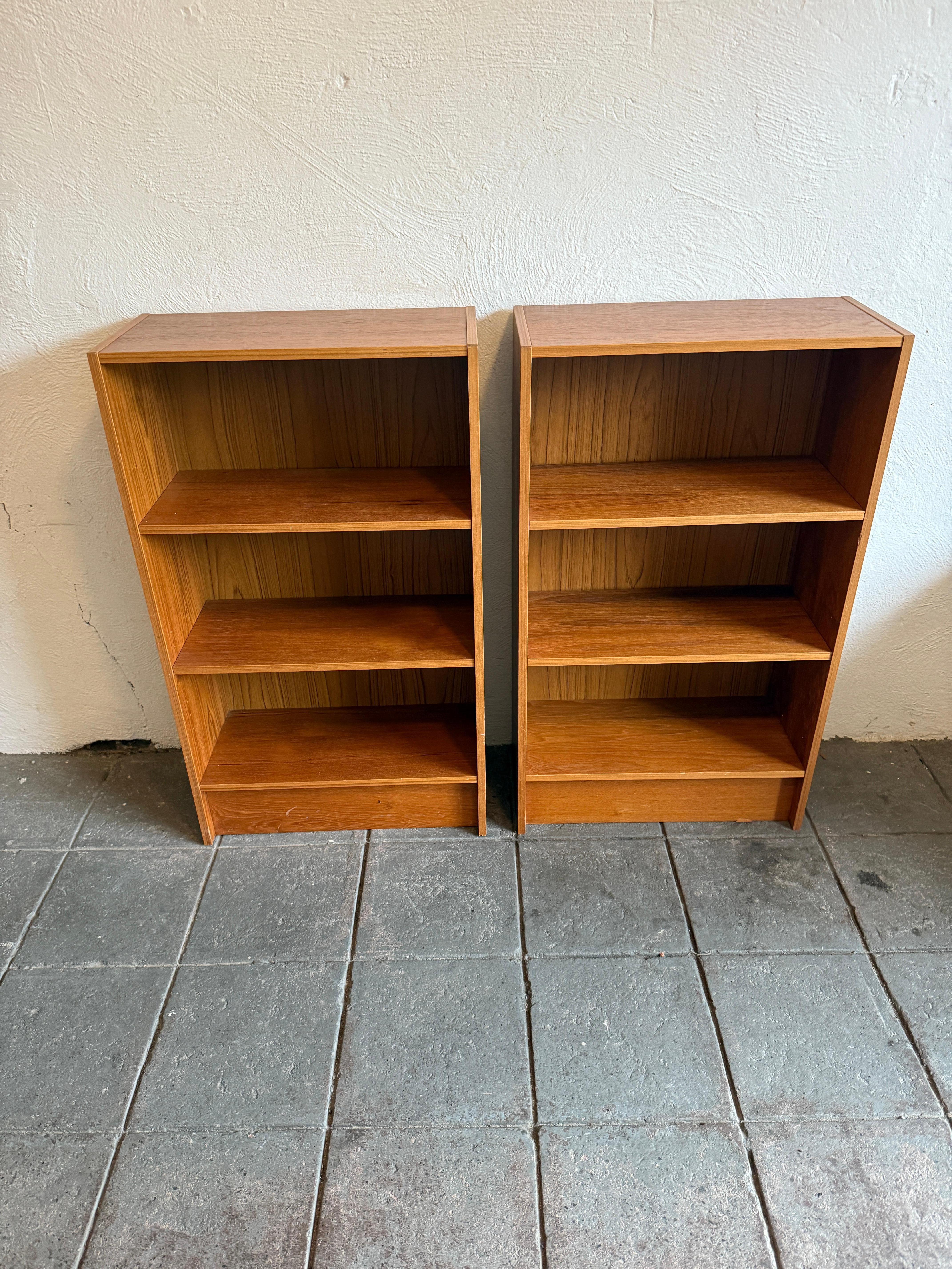 Pair of Mid Century danish modern small teak bookcases. Simple bookcases with adjustable shelves matching pair. Center 2 shelves are removable or adjustable with slide in Danish flat pins. Nice teak grain. 

Local pick up available in Brooklyn