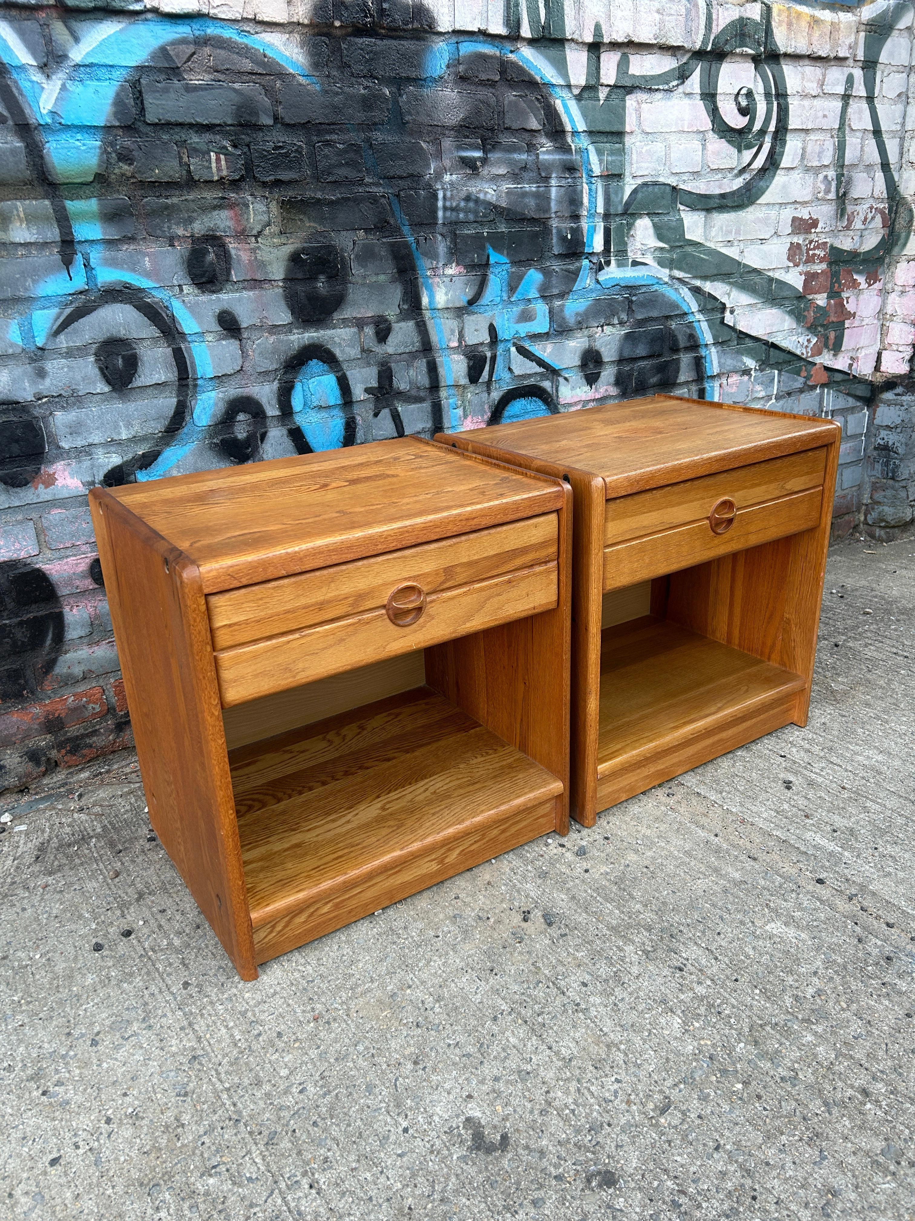 Woodwork Pair of Mid-Century Danish Modern solid Oak Single Drawer Nightstands Denmark For Sale