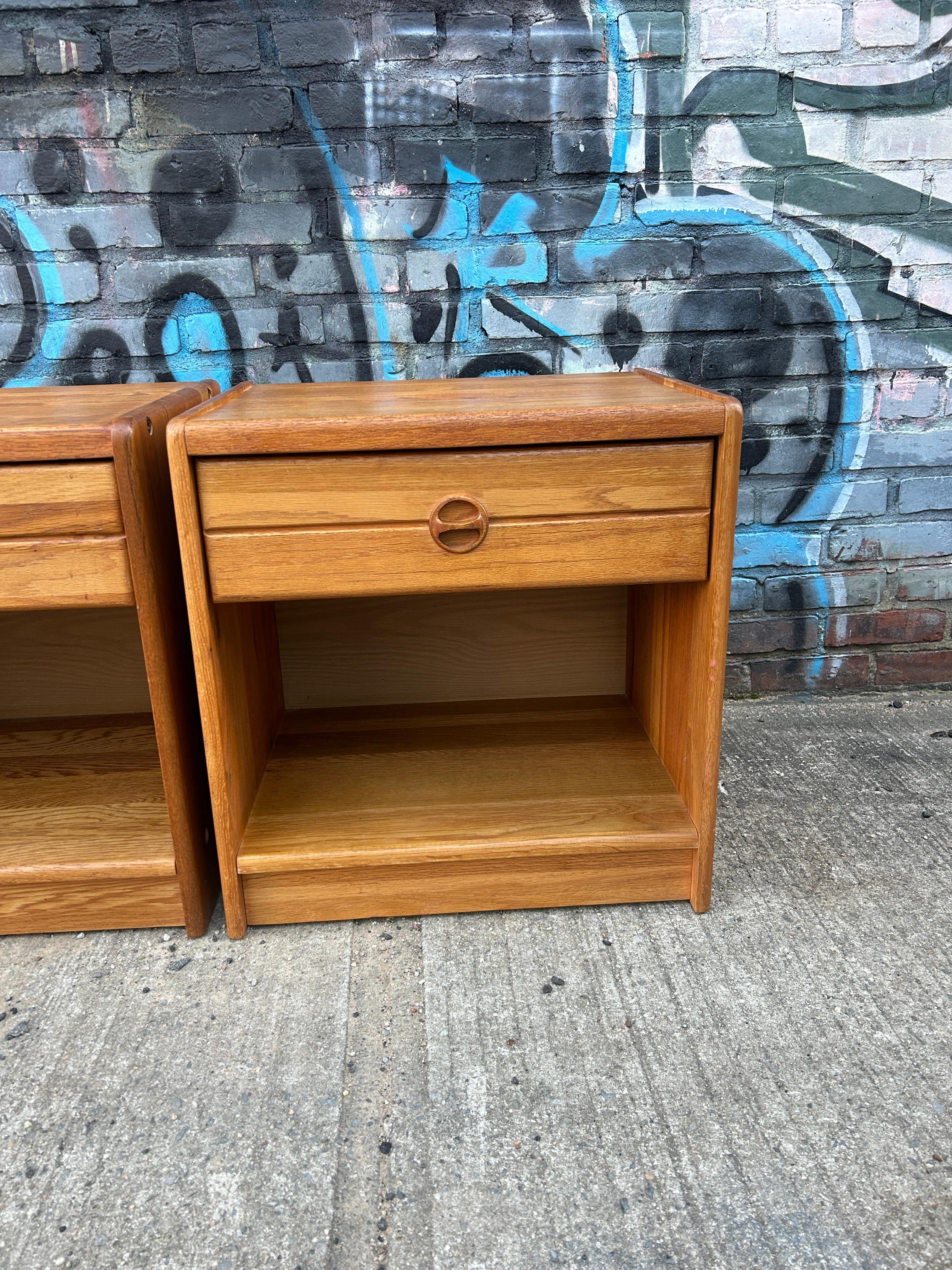 Pair of Mid-Century Danish Modern solid Oak Single Drawer Nightstands Denmark In Good Condition For Sale In BROOKLYN, NY