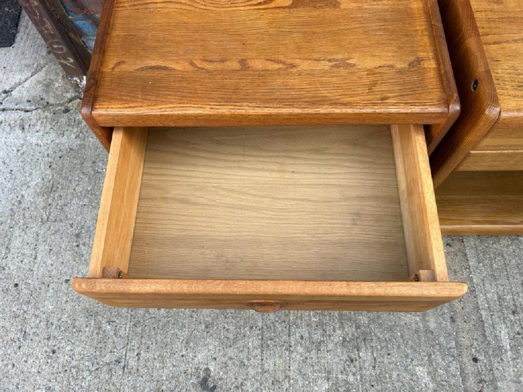 Fin du 20e siècle Paire de tables de nuit à un tiroir en chêne massif Danish Modern Mid-Century Danemark en vente
