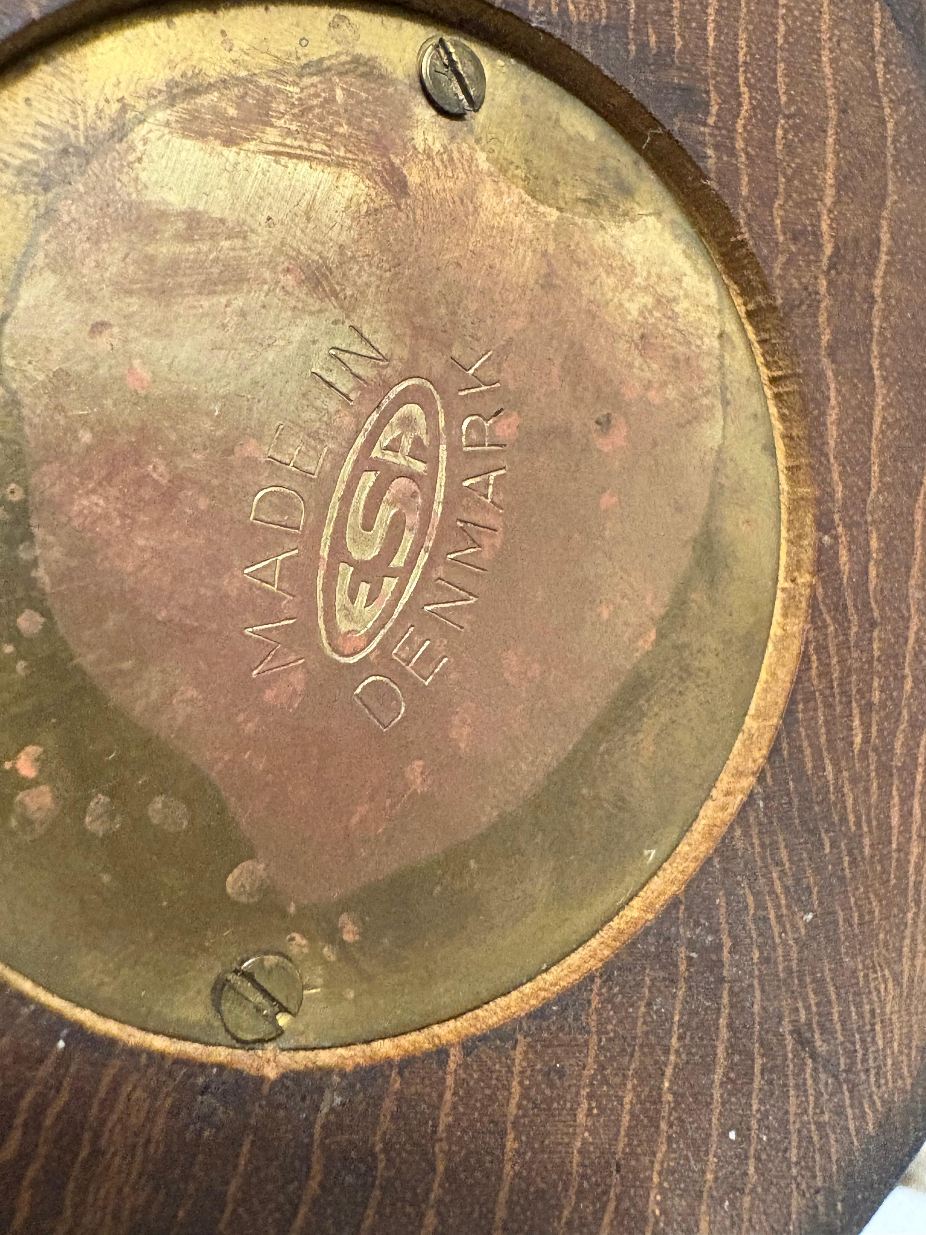 Pareja de lámparas de mesa ESA de teca y cuero modernas danesas de mediados de siglo siglo XX en venta