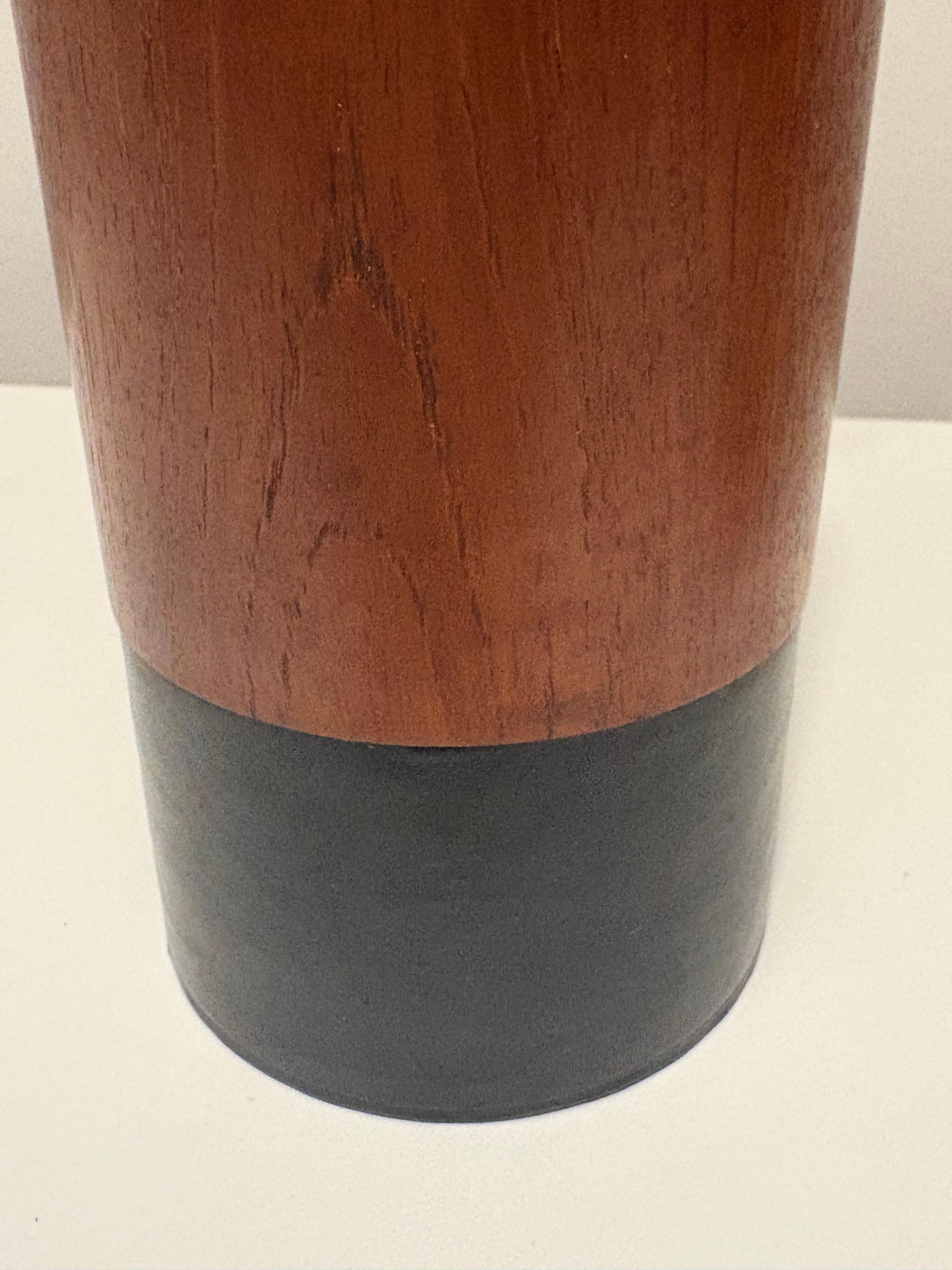 Pareja de lámparas de mesa ESA de teca y cuero modernas danesas de mediados de siglo Cuero en venta
