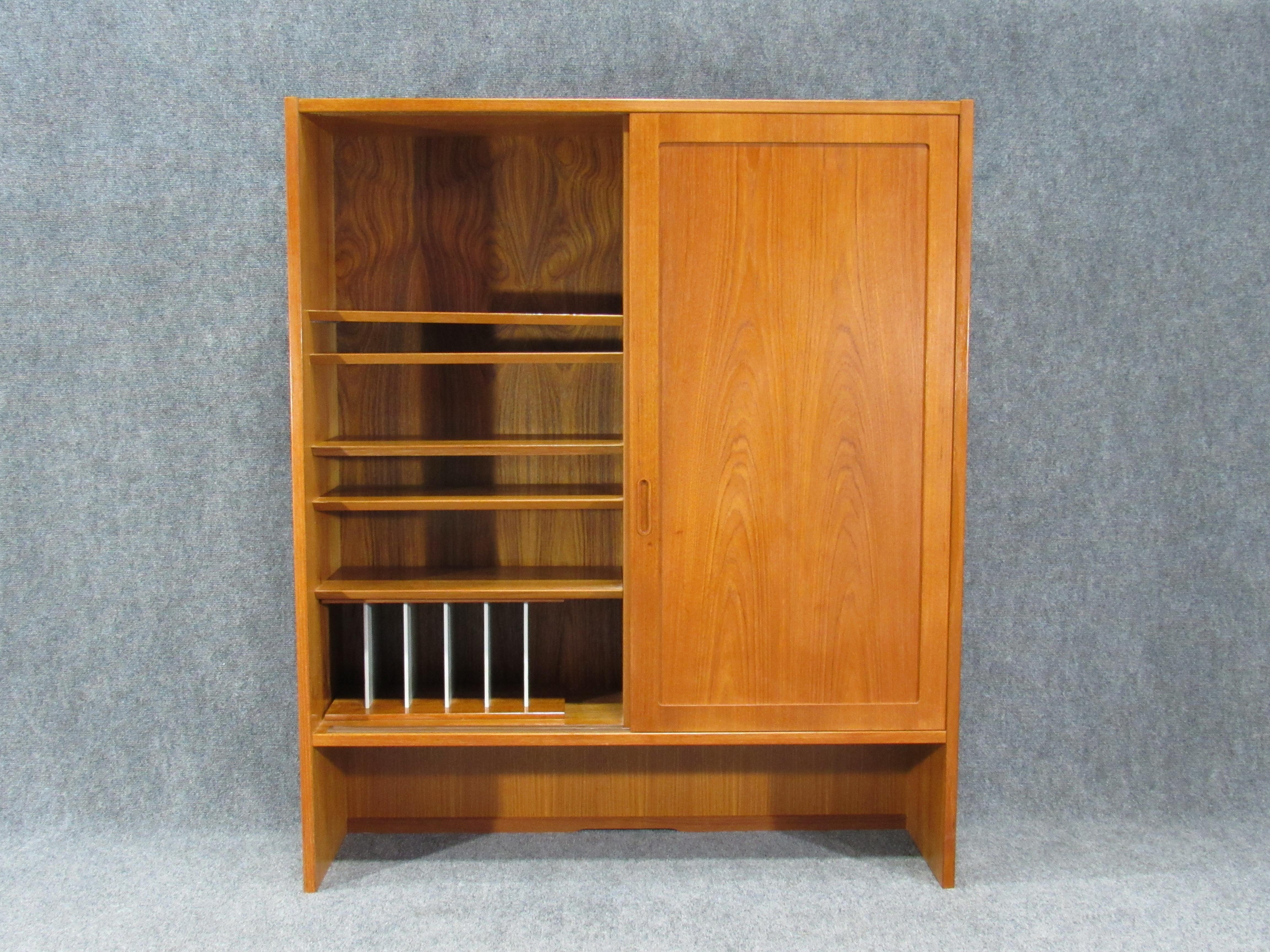 Pair of Midcentury, Danish Modern Teak Cabinets by Poul Hundevad for HU In Good Condition In Belmont, MA