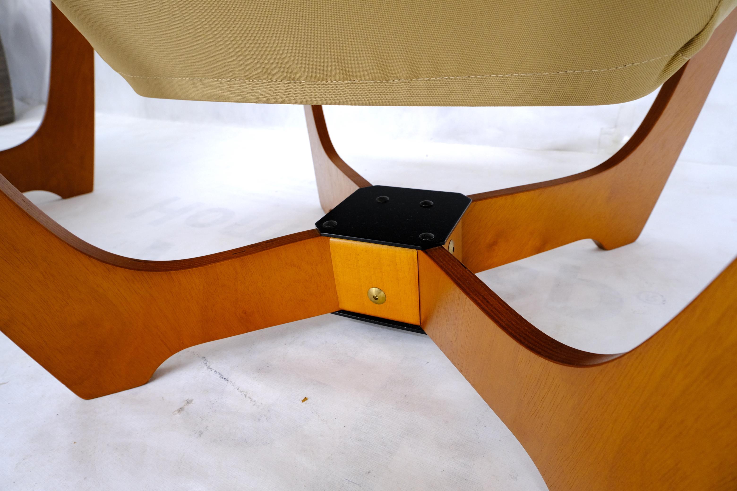Paire de fauteuils de salon danois modernes du milieu du siècle avec cadres en teck et assise en cuir en vente 3