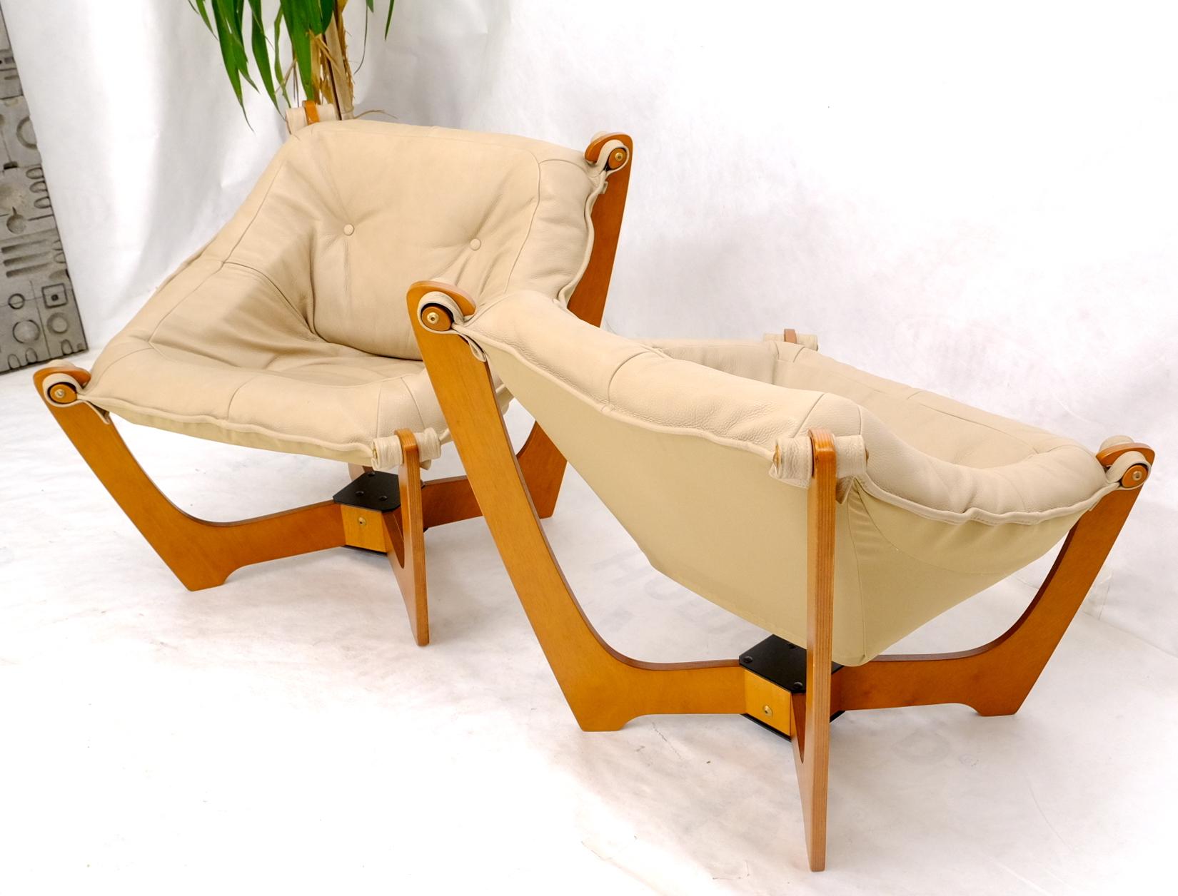 Paire de fauteuils de salon danois modernes du milieu du siècle avec cadres en teck et assise en cuir en vente 8