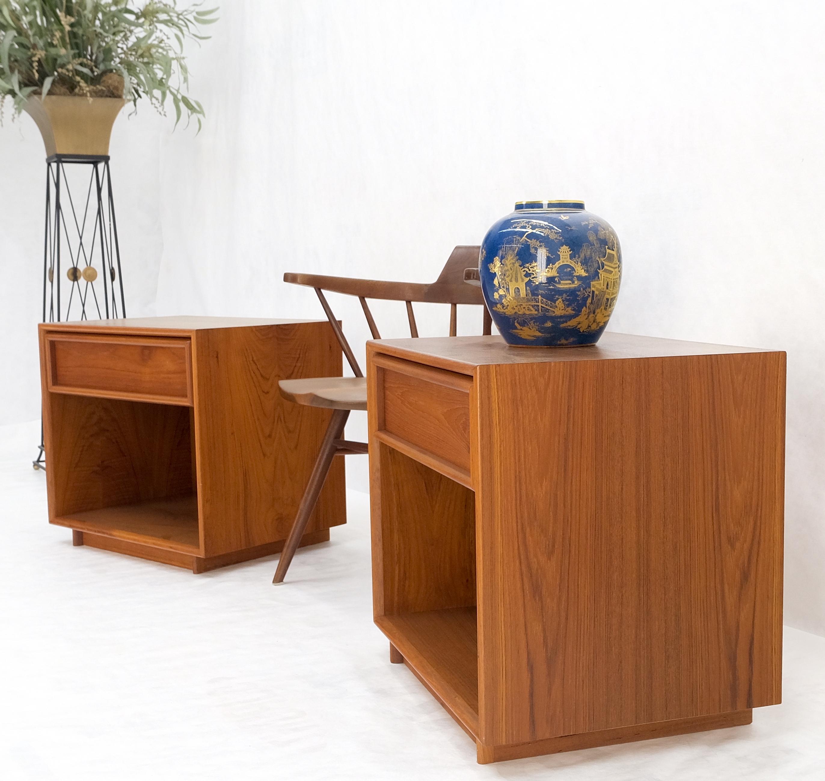 Pair of Mid Century Danish Modern Teak One Drawer Nightstands End Tables MINT! For Sale 6
