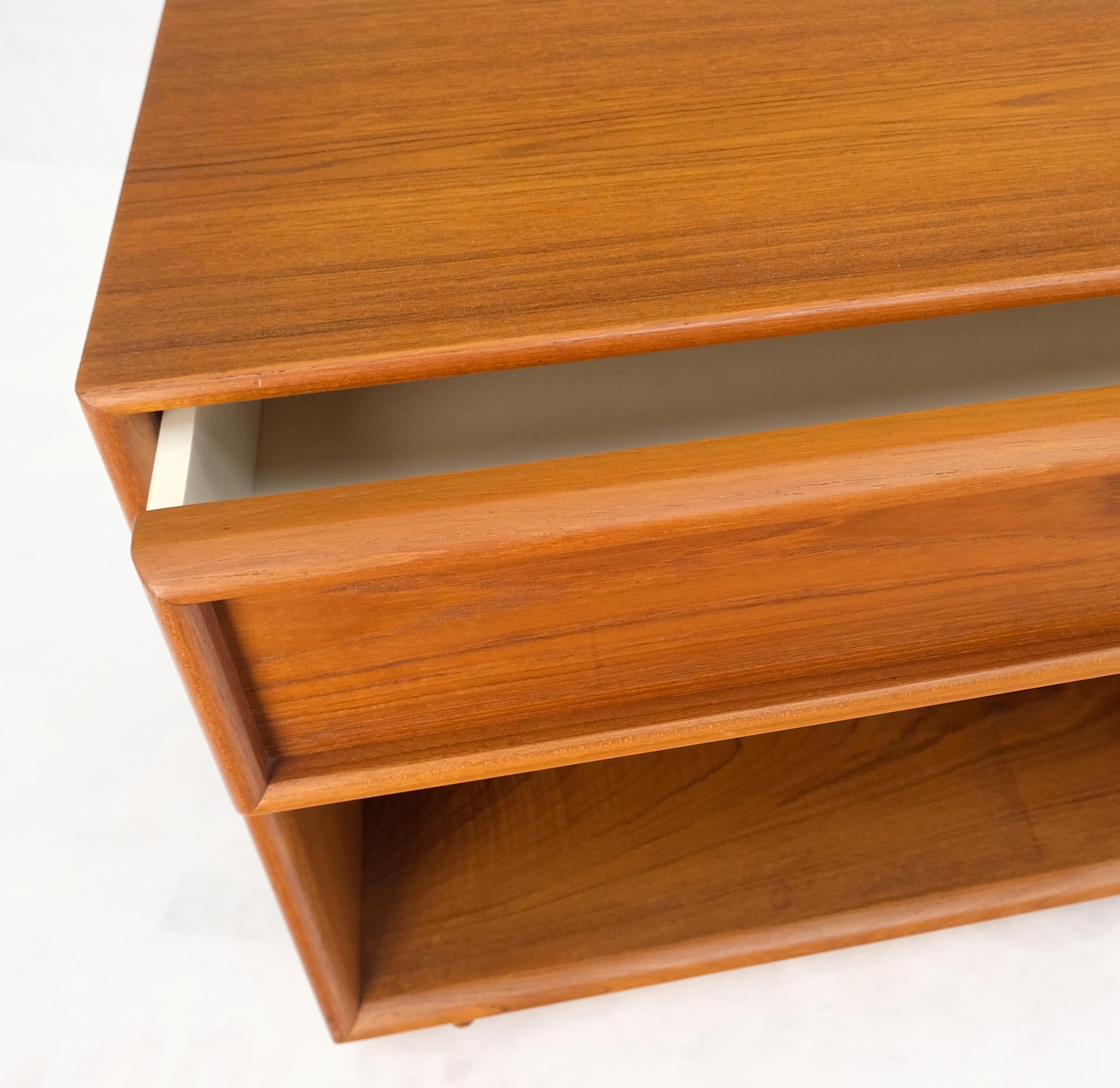 Pair of Mid Century Danish Modern Teak one drawer nightstands end tables MINT!.