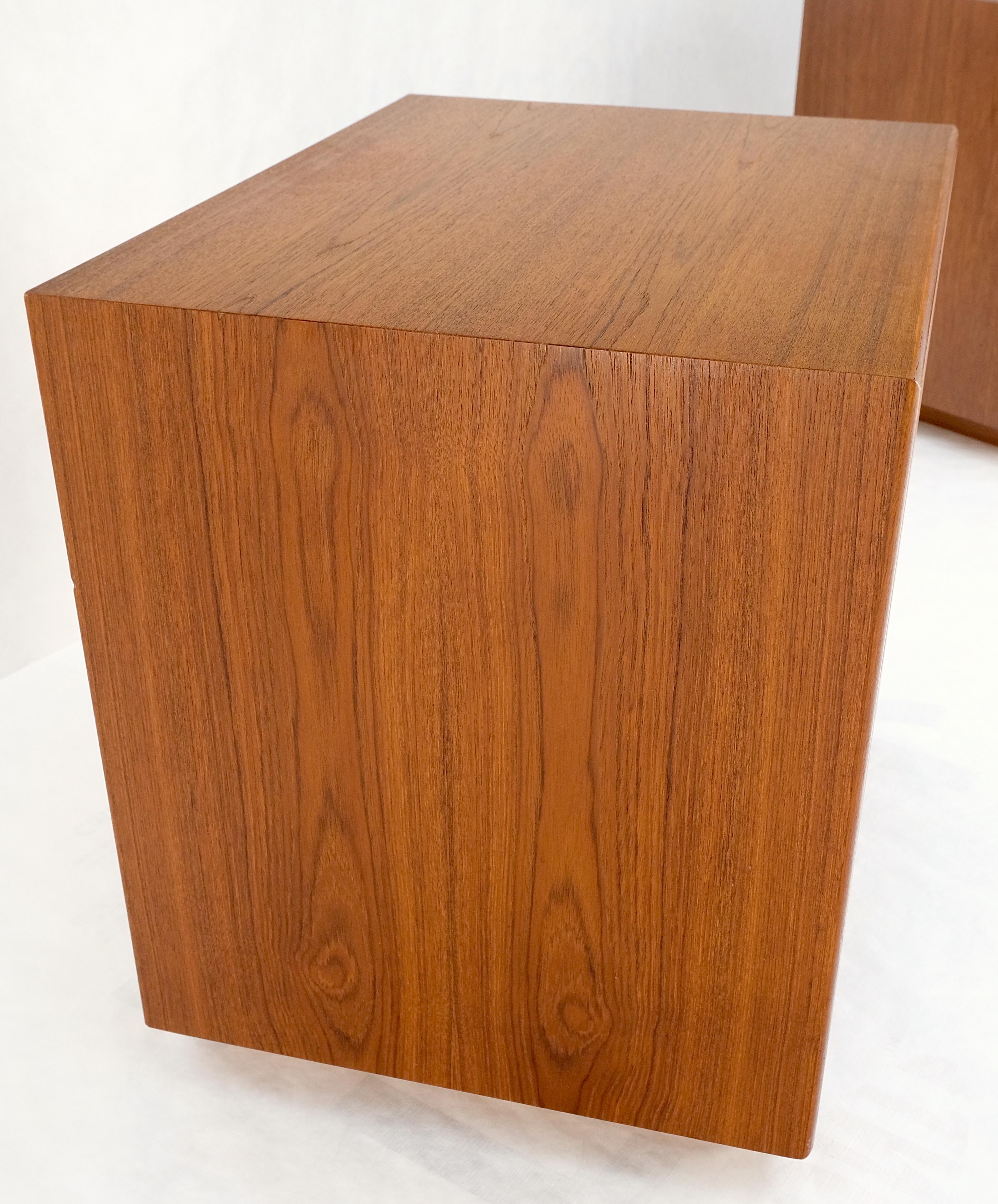 20th Century Pair of Mid Century Danish Modern Teak One Drawer Nightstands End Tables MINT! For Sale