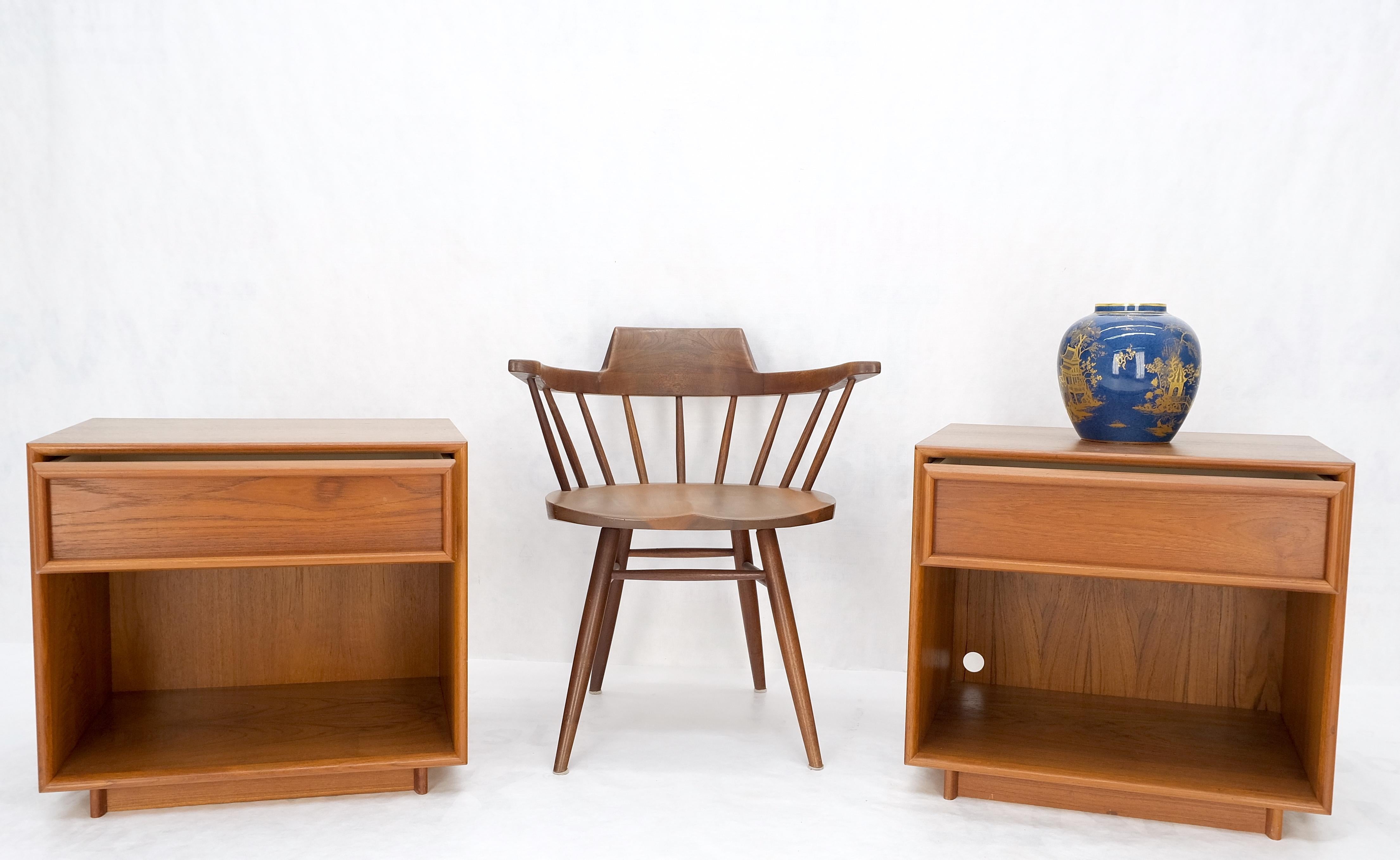 Pair of Mid Century Danish Modern Teak One Drawer Nightstands End Tables MINT! For Sale 3