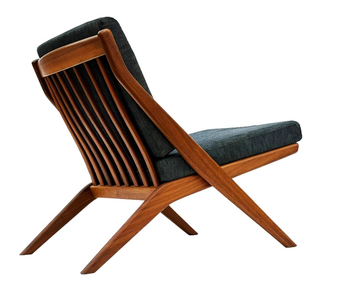 Milieu du XXe siècle Paire de chaises longues ciseaux en teck de style danois moderne du milieu du siècle dernier par Folke Ohlsson en vente