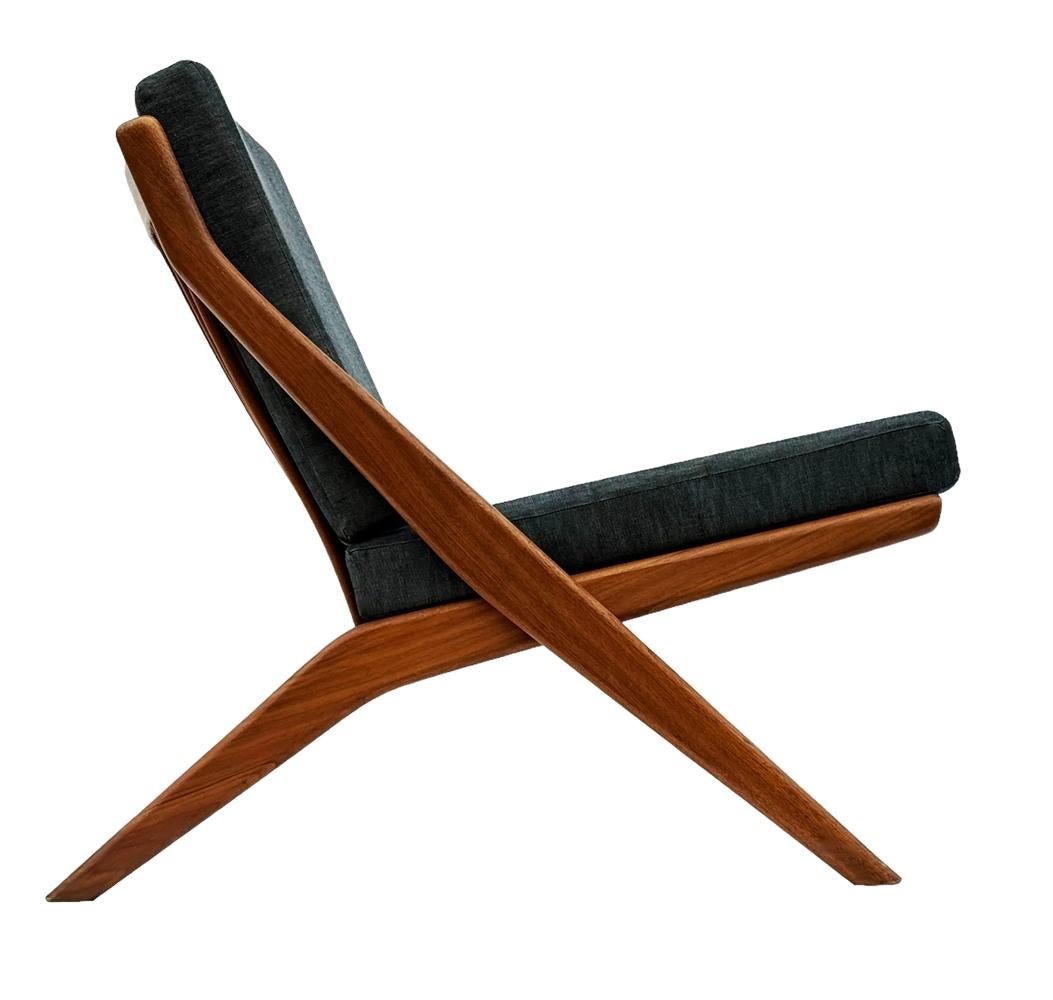 Paire de chaises longues ciseaux en teck de style danois moderne du milieu du siècle dernier par Folke Ohlsson en vente 1