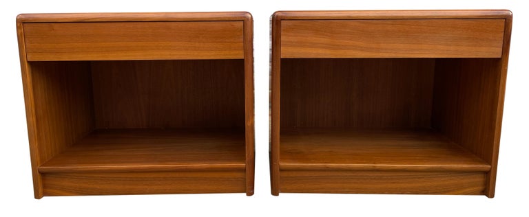 Beautiful pair of mid-century Danish modern teak single-drawer nightstands by Nordisk Andels-Eksport. Great simple design and great vintage condition - clean inside and out. Drawers slide smooth with dovetail construction and with open space below