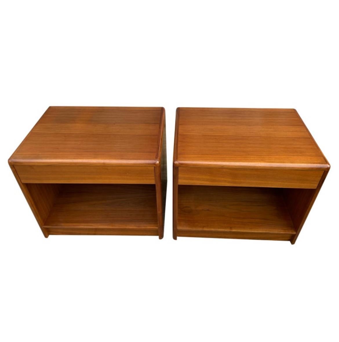 Beautiful pair of mid-century Danish modern teak single-drawer nightstands by Nordisk Andels-Eksport. Great simple design and great vintage condition - clean inside and out. Drawers slide smooth with dovetail construction and with open space below