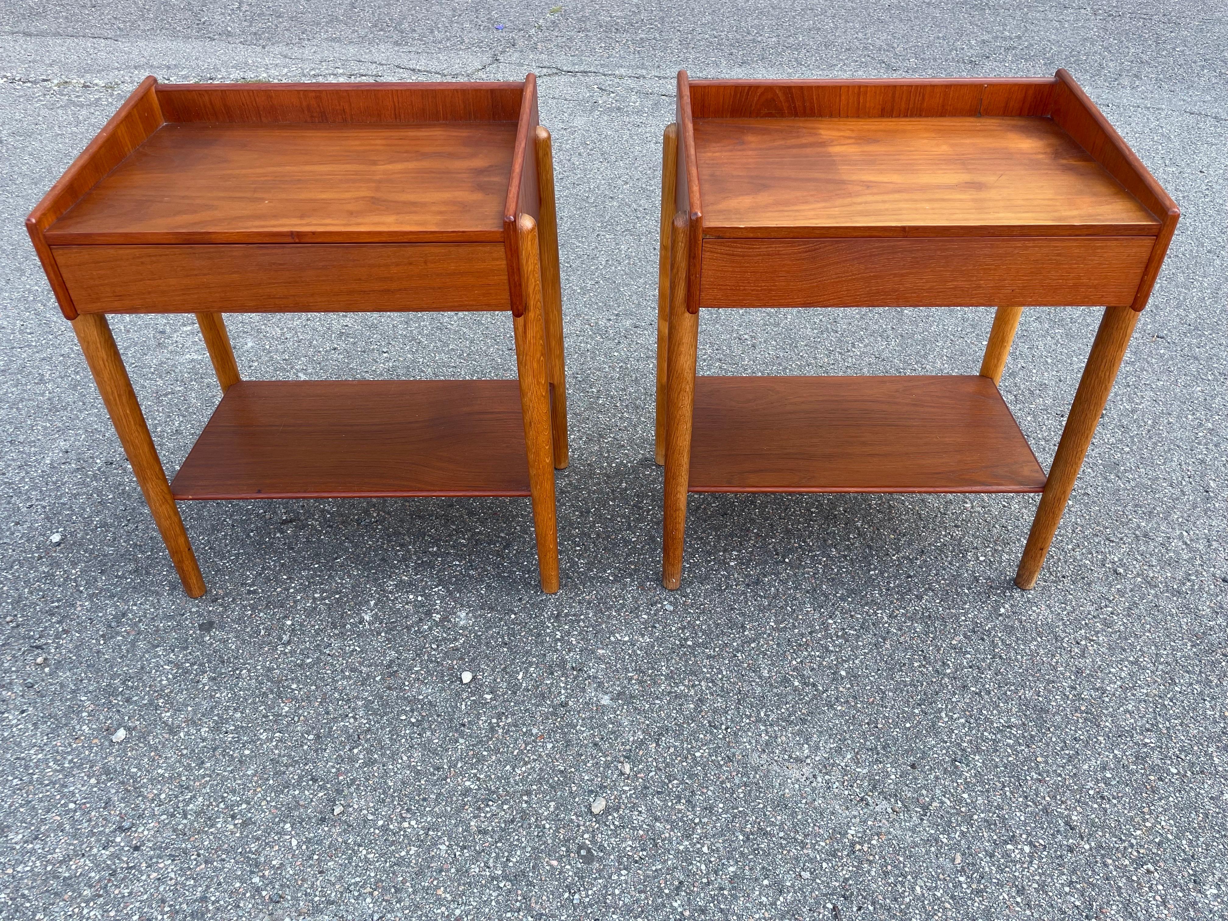 Pair of mid century Danish nightstands by Børge Mogensen in teak and oak 1950´s For Sale 4