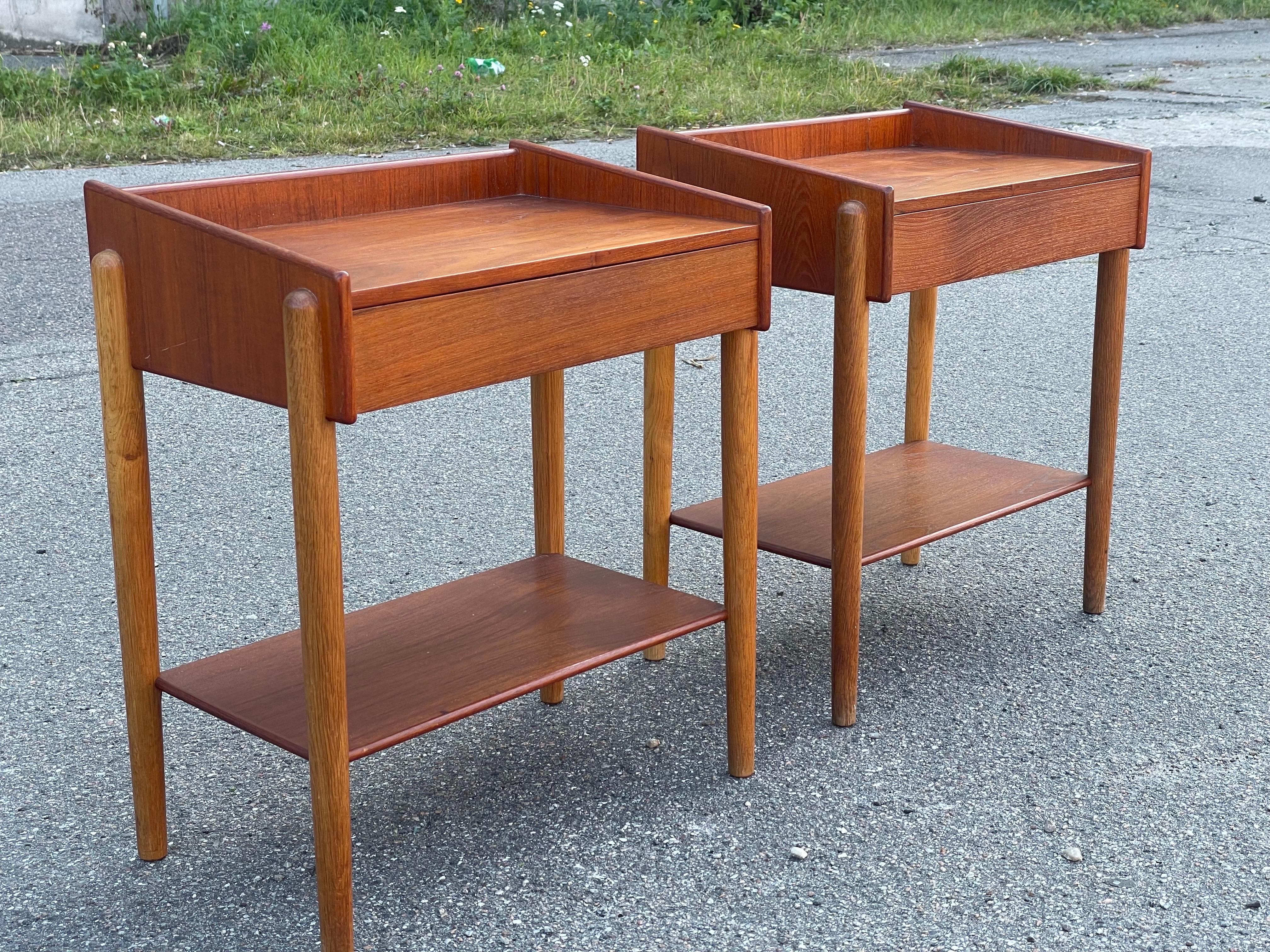 Pair of mid century Danish nightstands by Børge Mogensen in teak and oak 1950´s In Good Condition For Sale In Copenhagen, DK
