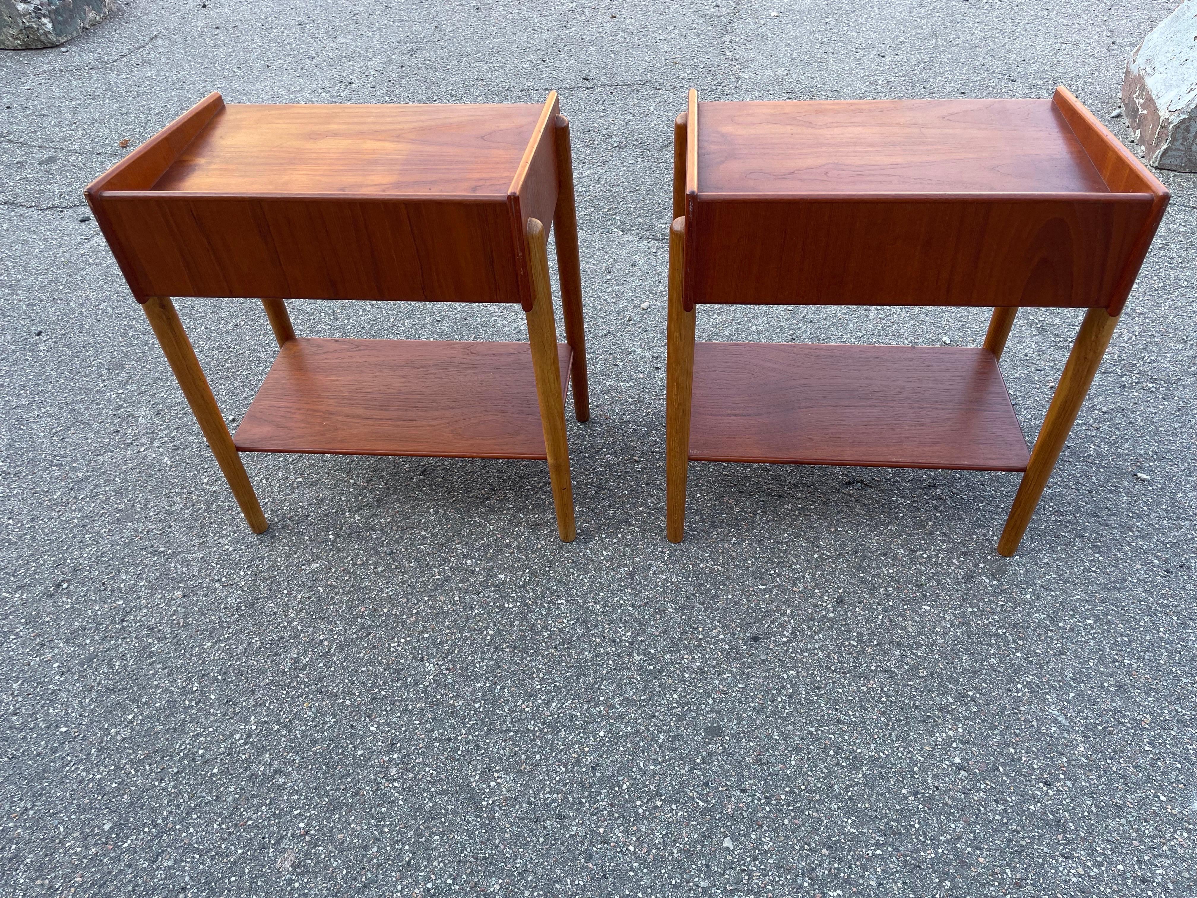 Mid-20th Century Pair of mid century Danish nightstands by Børge Mogensen in teak and oak 1950´s For Sale