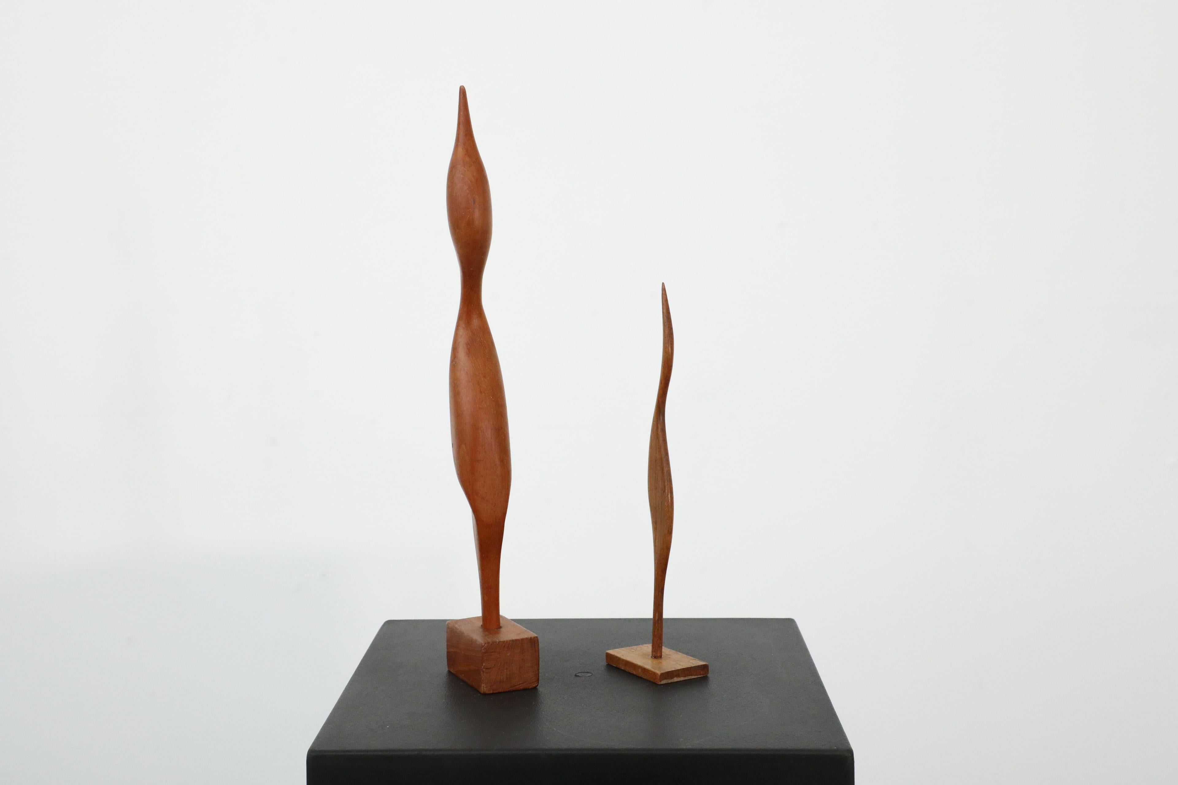 Paire de sculptures danoises en teck sculpté du milieu du siècle dernier Bon état - En vente à Los Angeles, CA