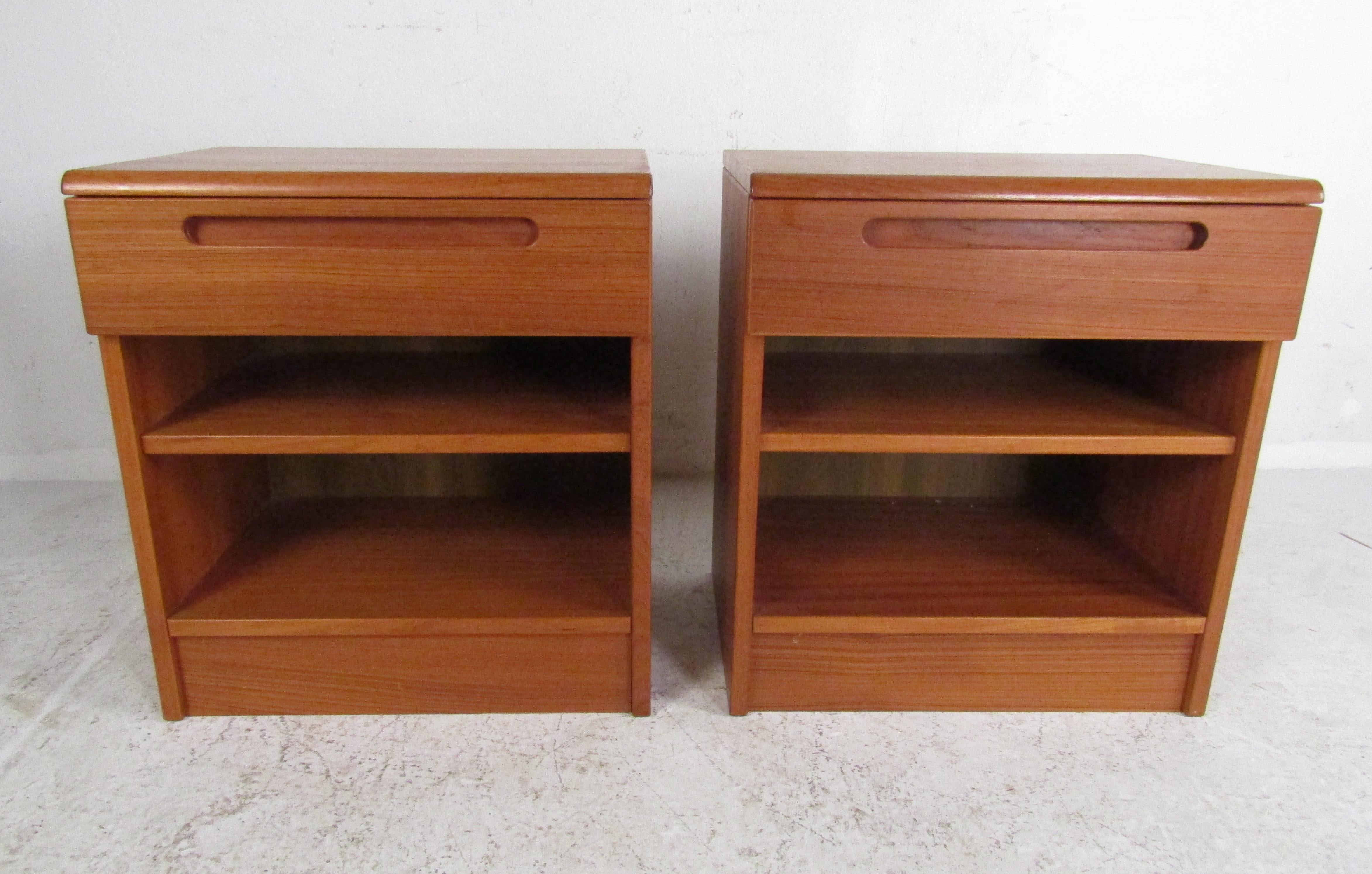 Pair of Midcentury Danish Teak Nightstands by Jesper In Good Condition In Brooklyn, NY