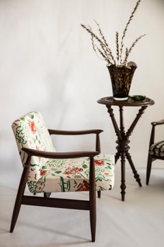 Coppia di poltroncine bianche con stampa David White della metà del secolo scorso, di Kedziorek, Europa, anni '60