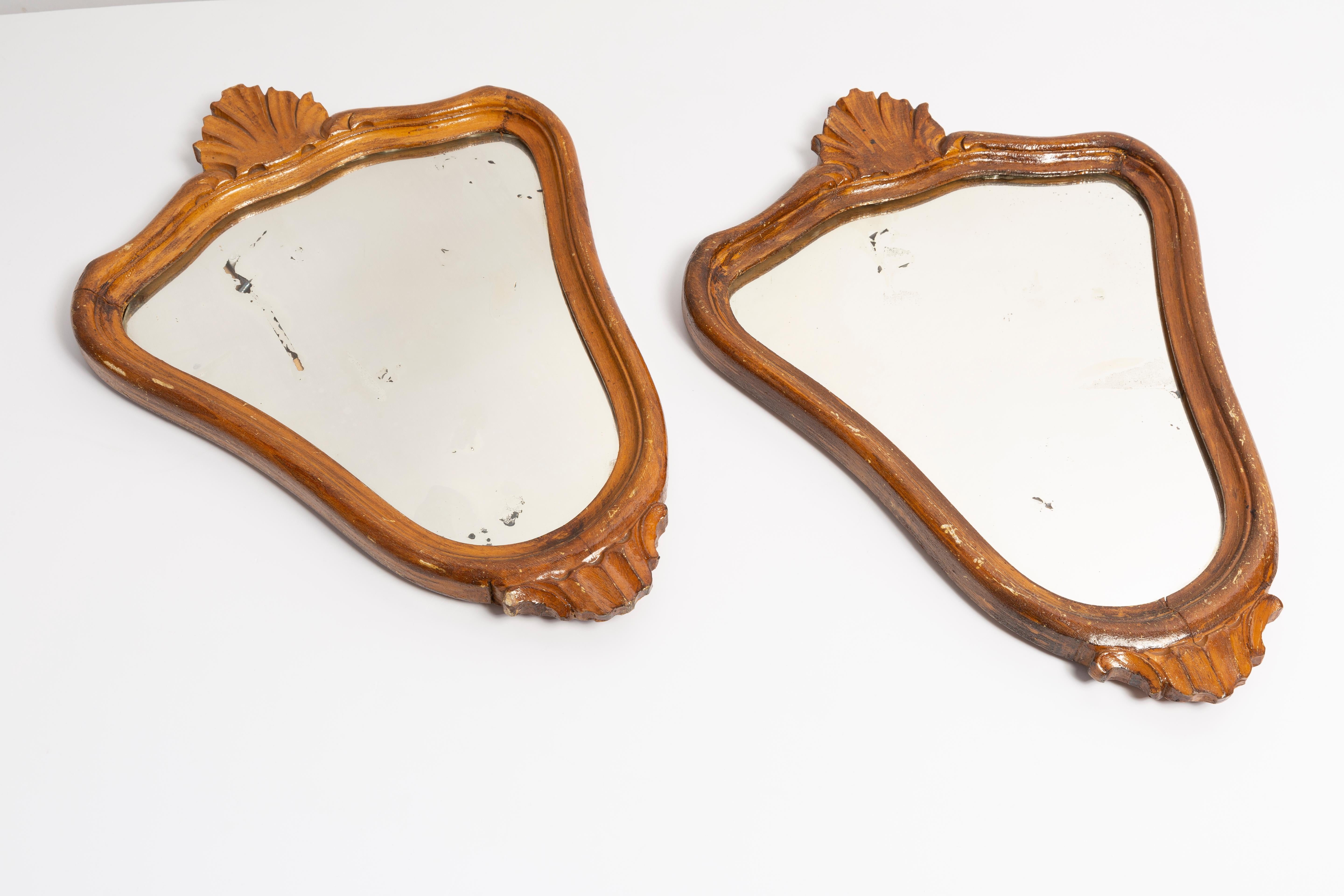 Mid-Century Modern Paire de miroirs décoratifs vintage du milieu du siècle dernier avec cadre doré, Italie, années 1960 en vente