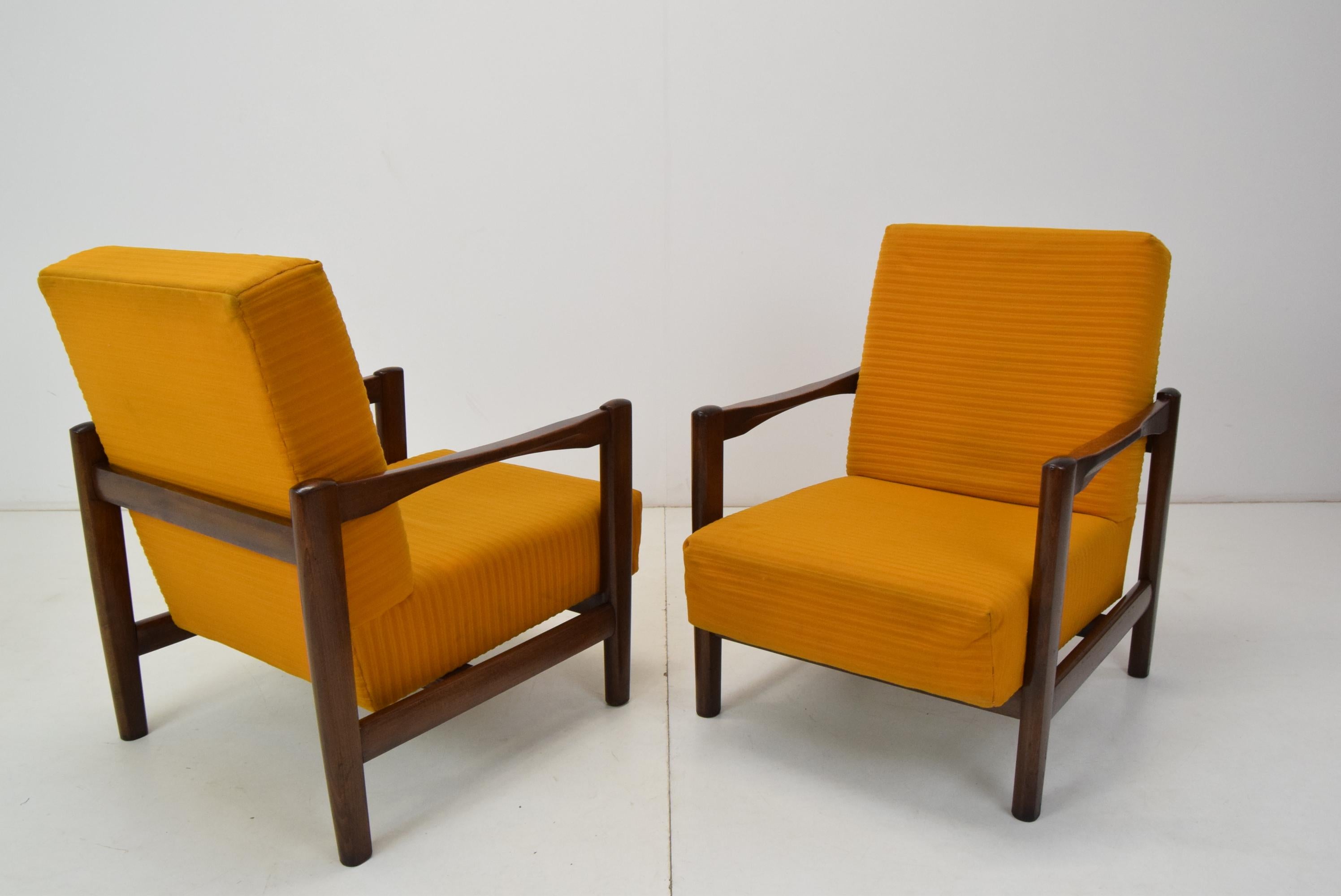 Ein Paar Sessel im Mid-Century-Design, 1960er Jahre im Angebot 3