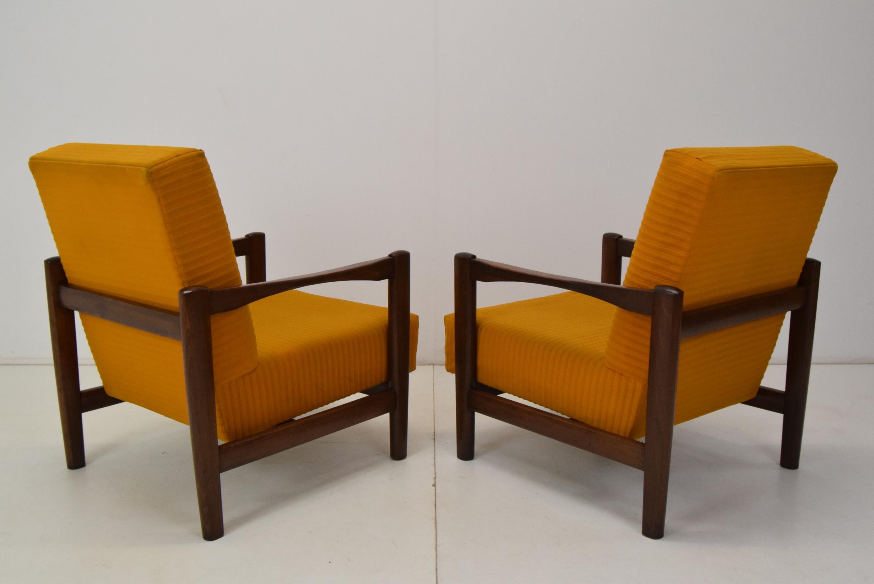 Ein Paar Sessel im Mid-Century-Design, 1960er Jahre (Mitte des 20. Jahrhunderts) im Angebot