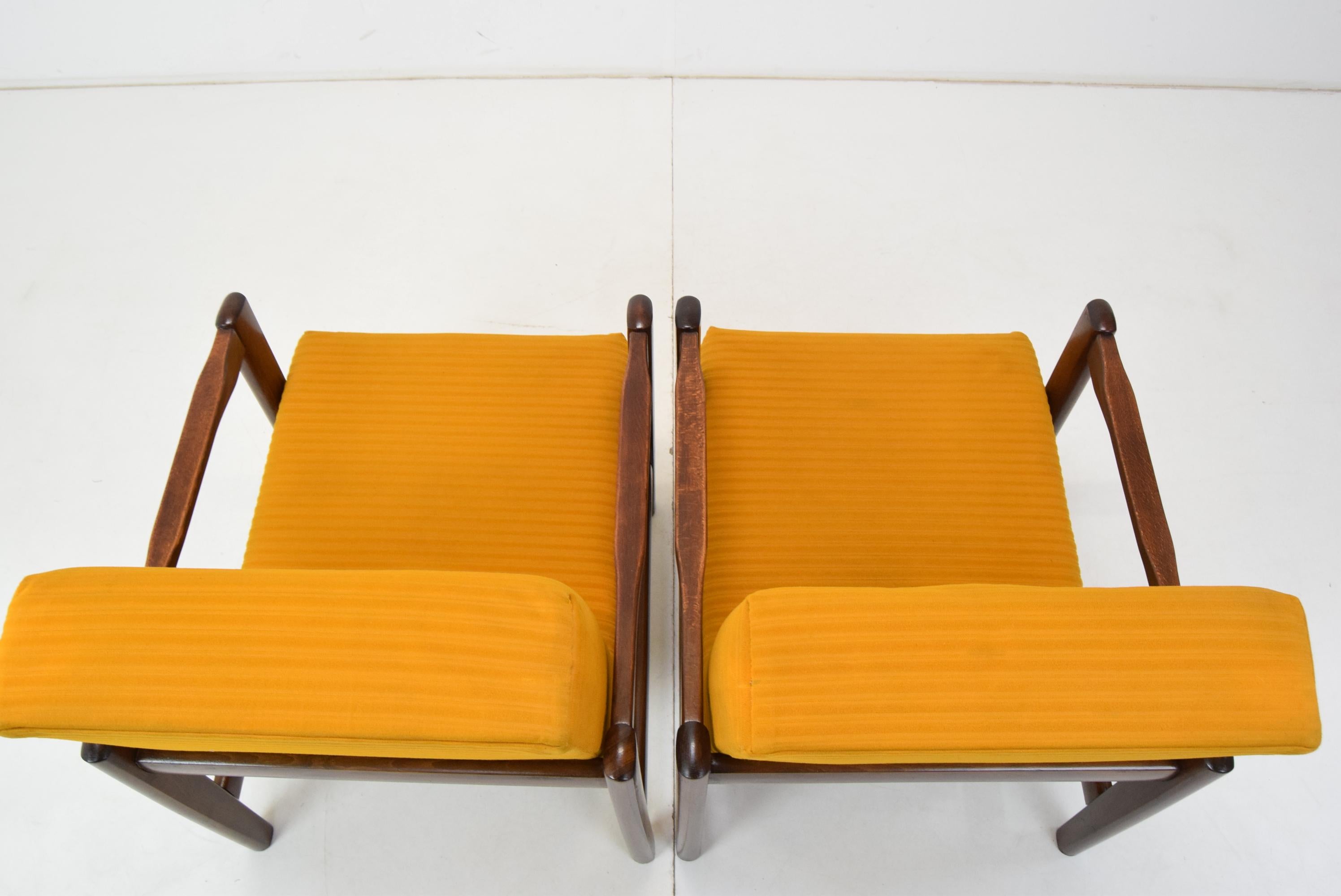 Ein Paar Sessel im Mid-Century-Design, 1960er Jahre im Angebot 1