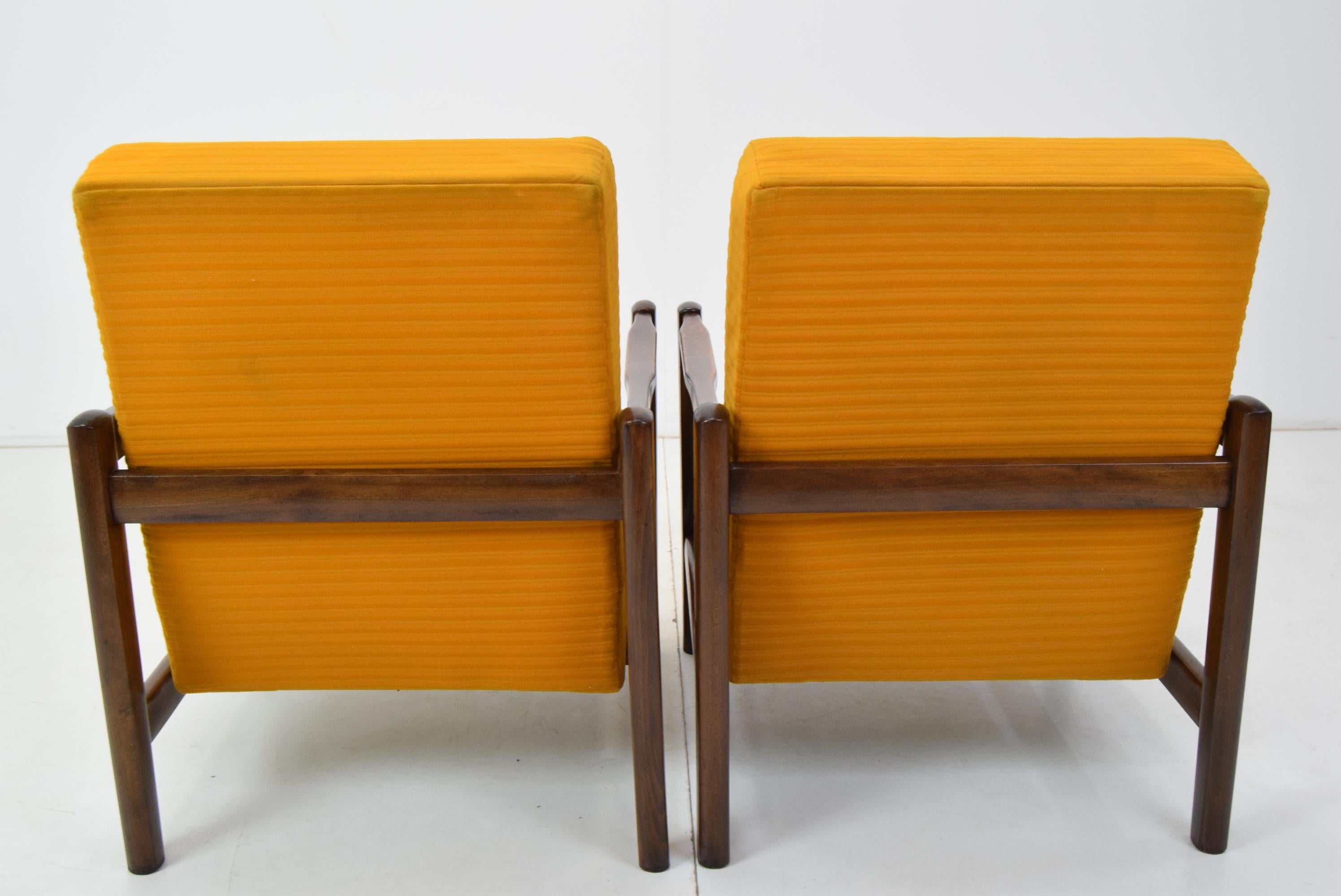 Pair of Mid-Century Design Armchairs, 1960's For Sale 2