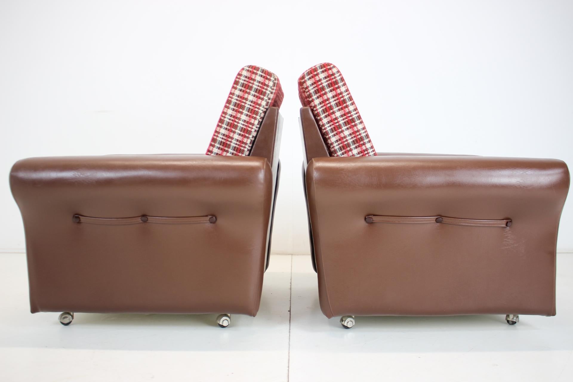 Pair of Mid-Century Design Armchairs, Czechoslovakia, 1960's For Sale 5