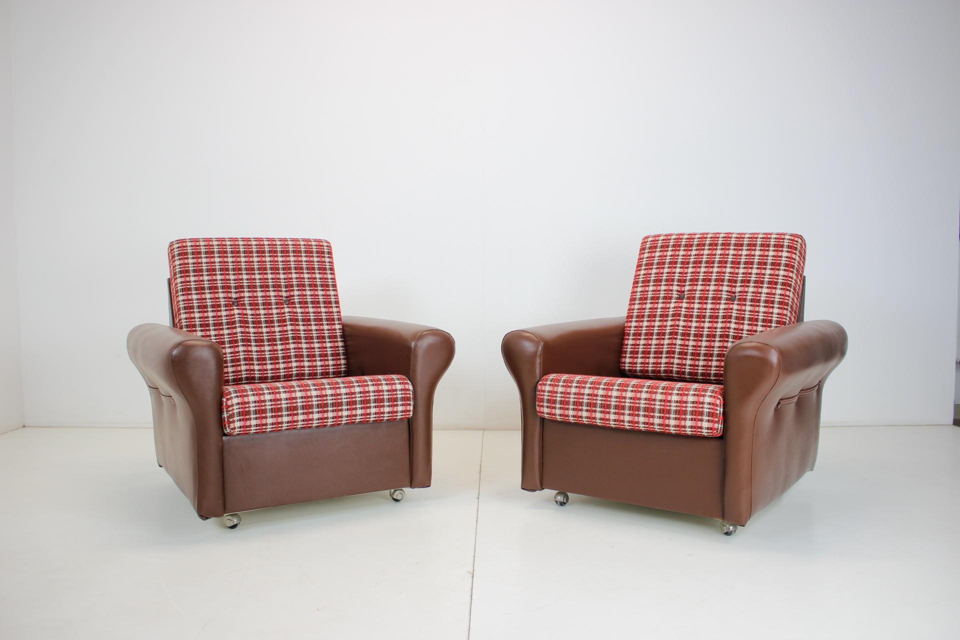 Ein Paar Sessel im Mid-Century-Design, Jugoslawien, 1960er Jahre (Moderne der Mitte des Jahrhunderts) im Angebot