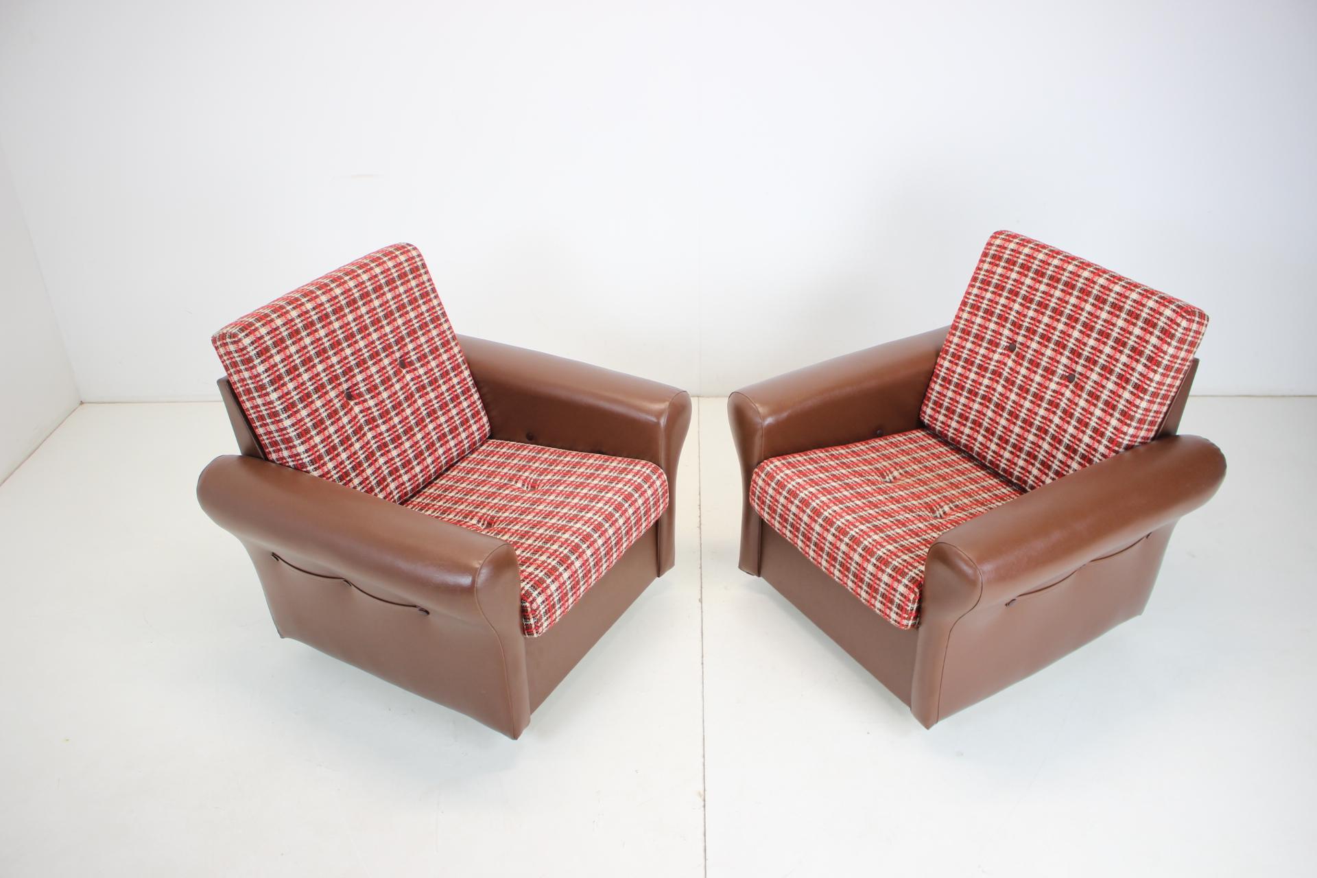 Pair of Mid-Century Design Armchairs, Czechoslovakia, 1960's In Good Condition For Sale In Praha, CZ