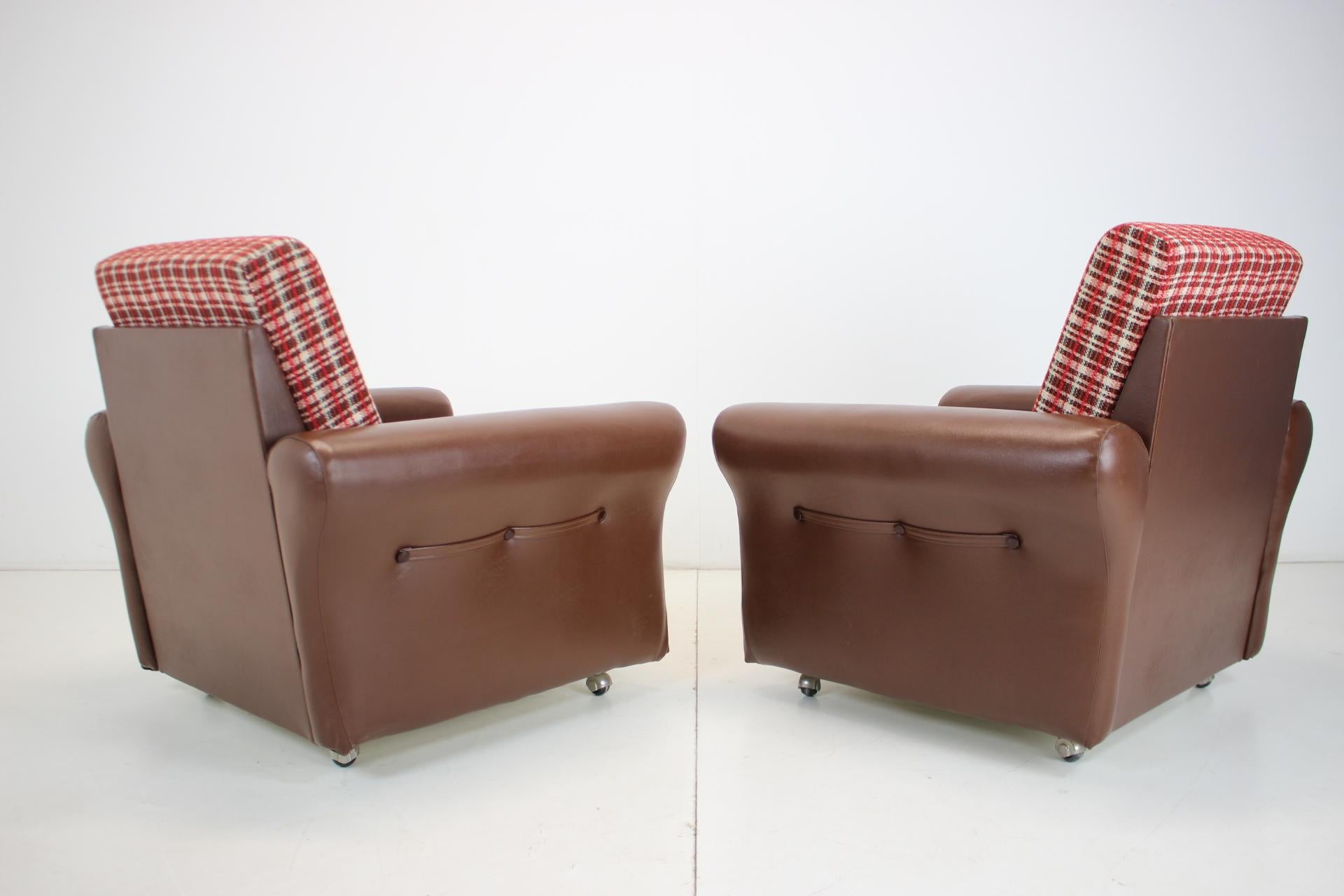 Pair of Mid-Century Design Armchairs, Czechoslovakia, 1960's For Sale 1