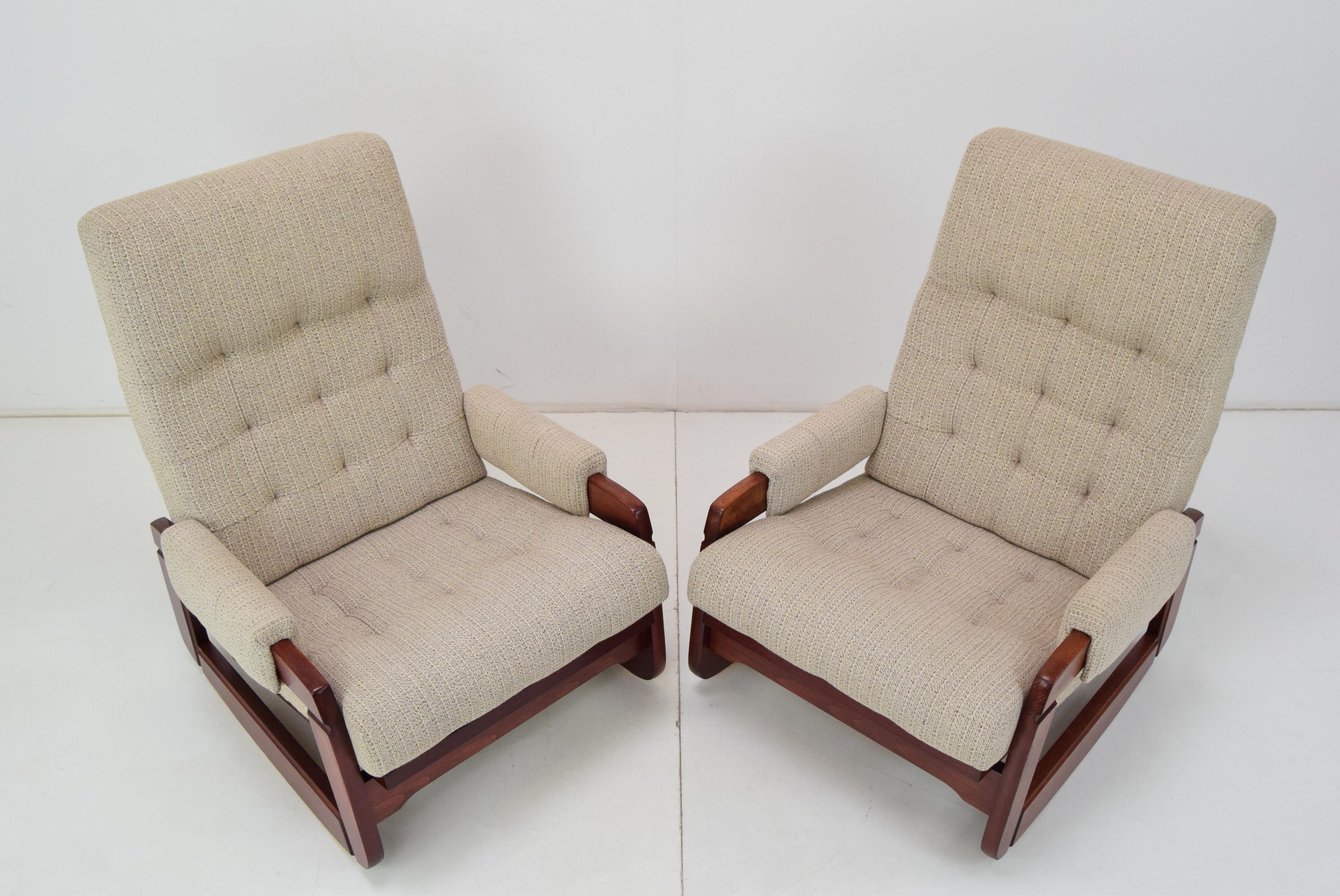 Paire de fauteuils à bascule de design du milieu du siècle dernier, années 1980. en vente 5