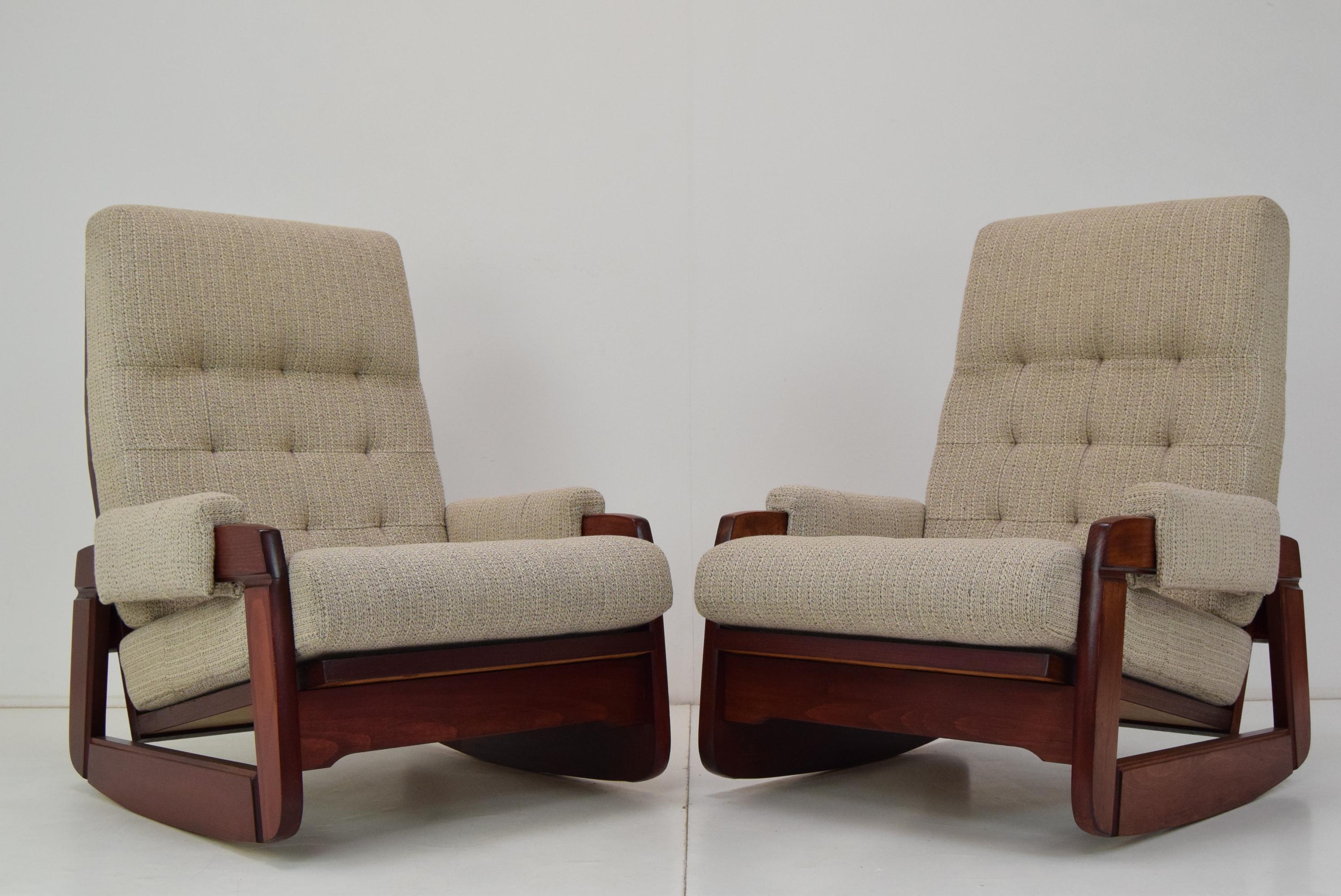 Paire de fauteuils à bascule de design du milieu du siècle dernier, années 1980. en vente 6