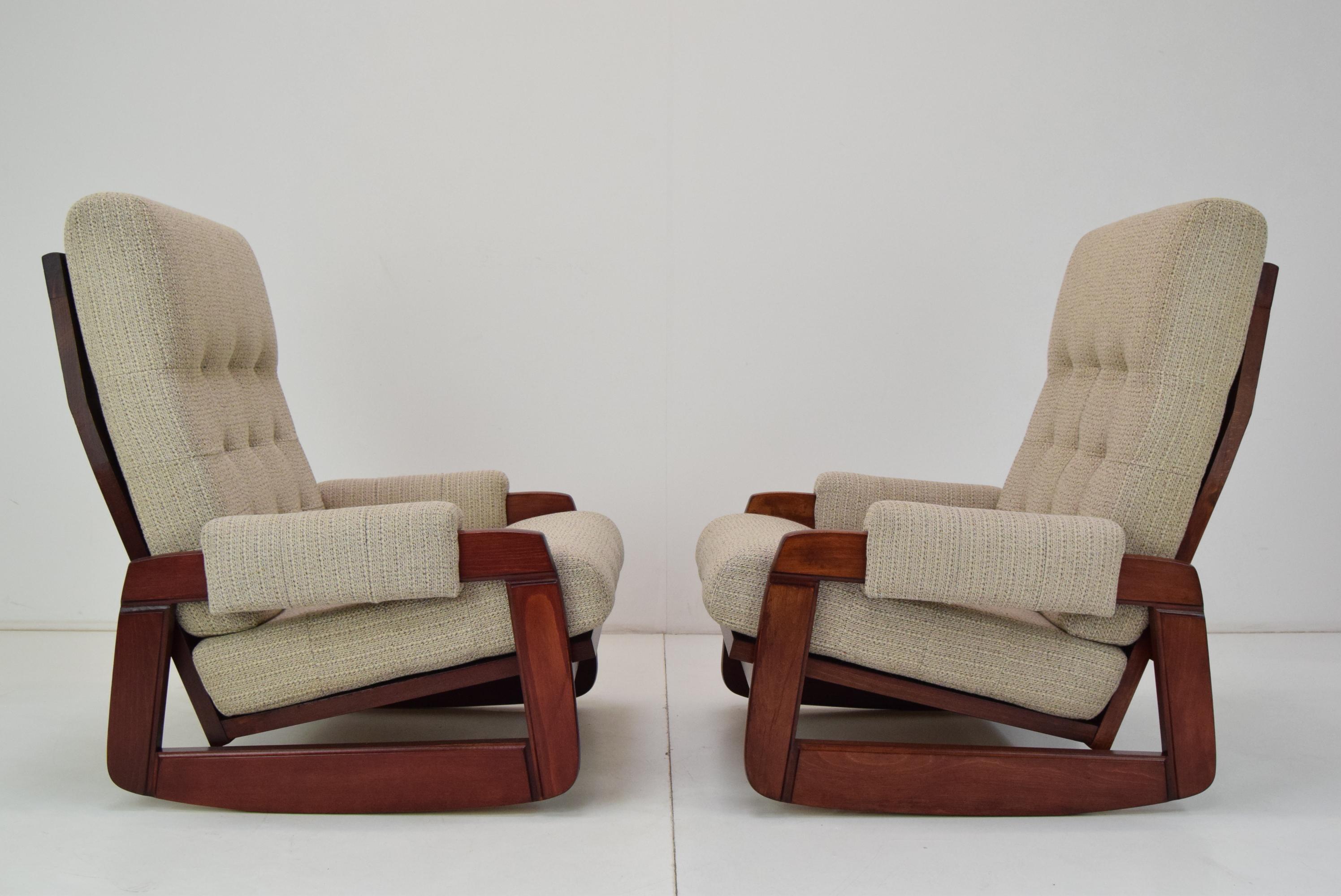 Tchèque Paire de fauteuils à bascule de design du milieu du siècle dernier, années 1980. en vente