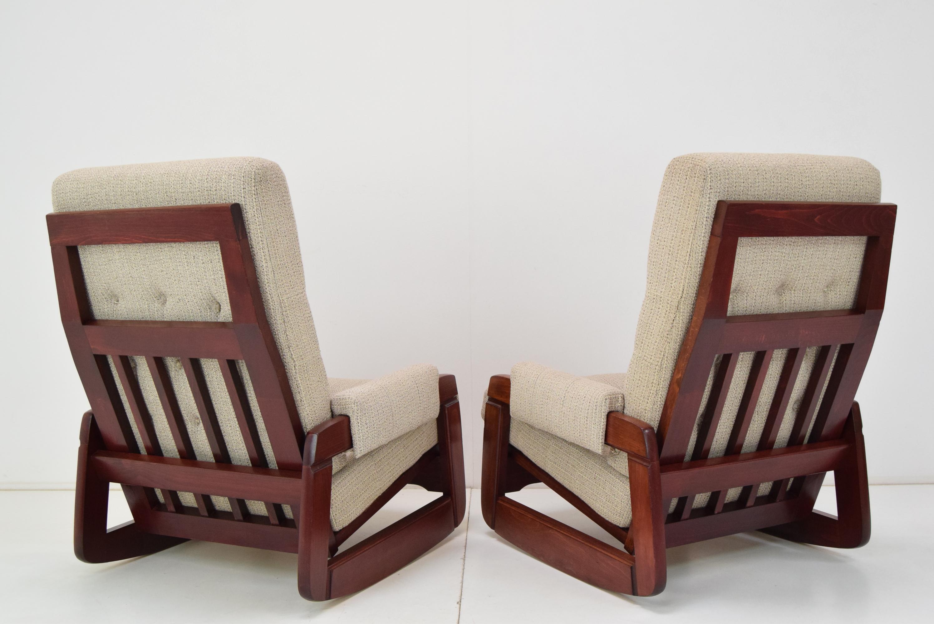 Paire de fauteuils à bascule de design du milieu du siècle dernier, années 1980. Bon état - En vente à Praha, CZ