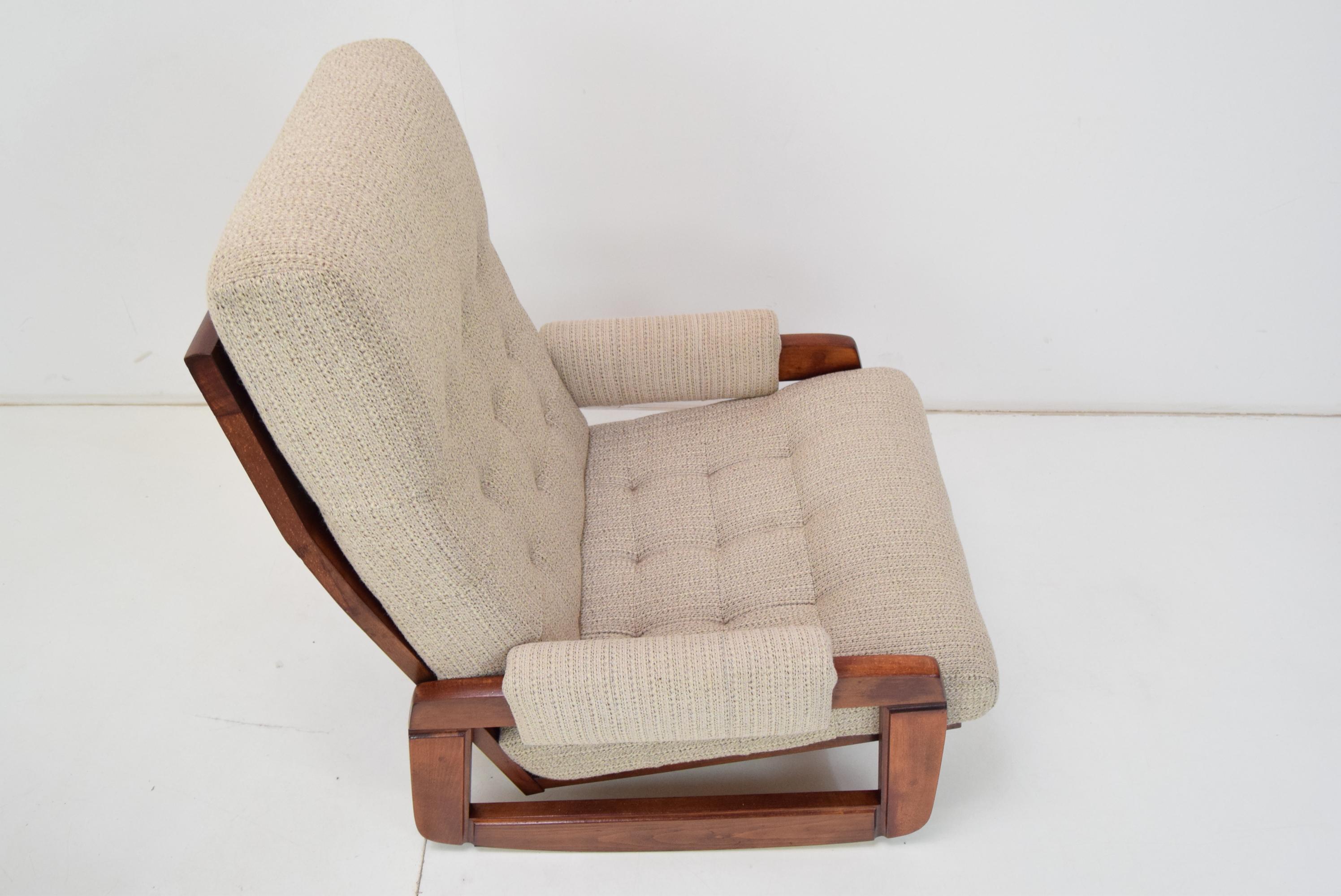 Tissu Paire de fauteuils à bascule de design du milieu du siècle dernier, années 1980. en vente