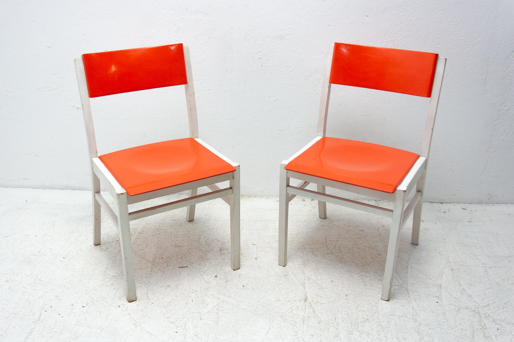 Scandinavian Modern Pair of Midcentury Dining Chairs TON, 1960s, Czechoslovakia For Sale