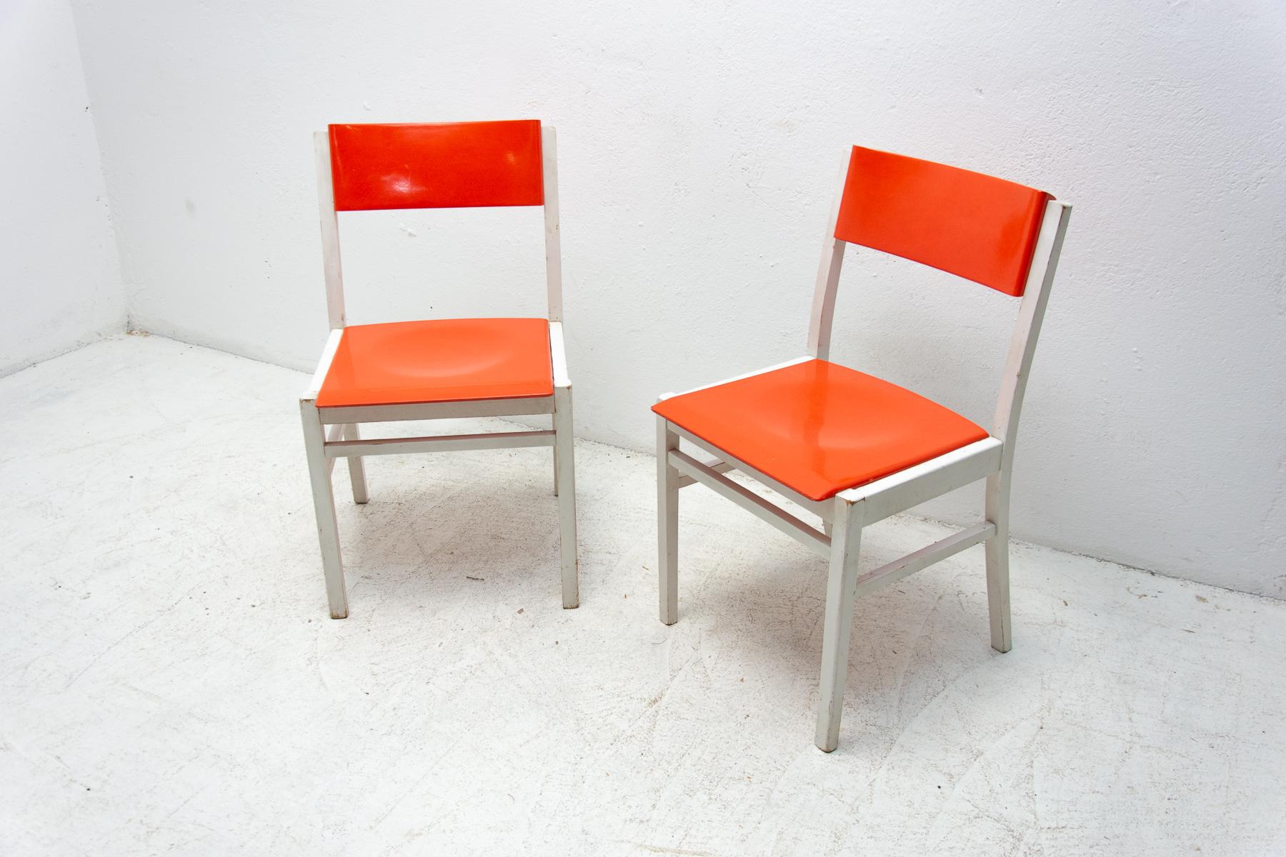 Pair of Midcentury Dining Chairs TON, 1960s, Czechoslovakia In Good Condition For Sale In Prague 8, CZ