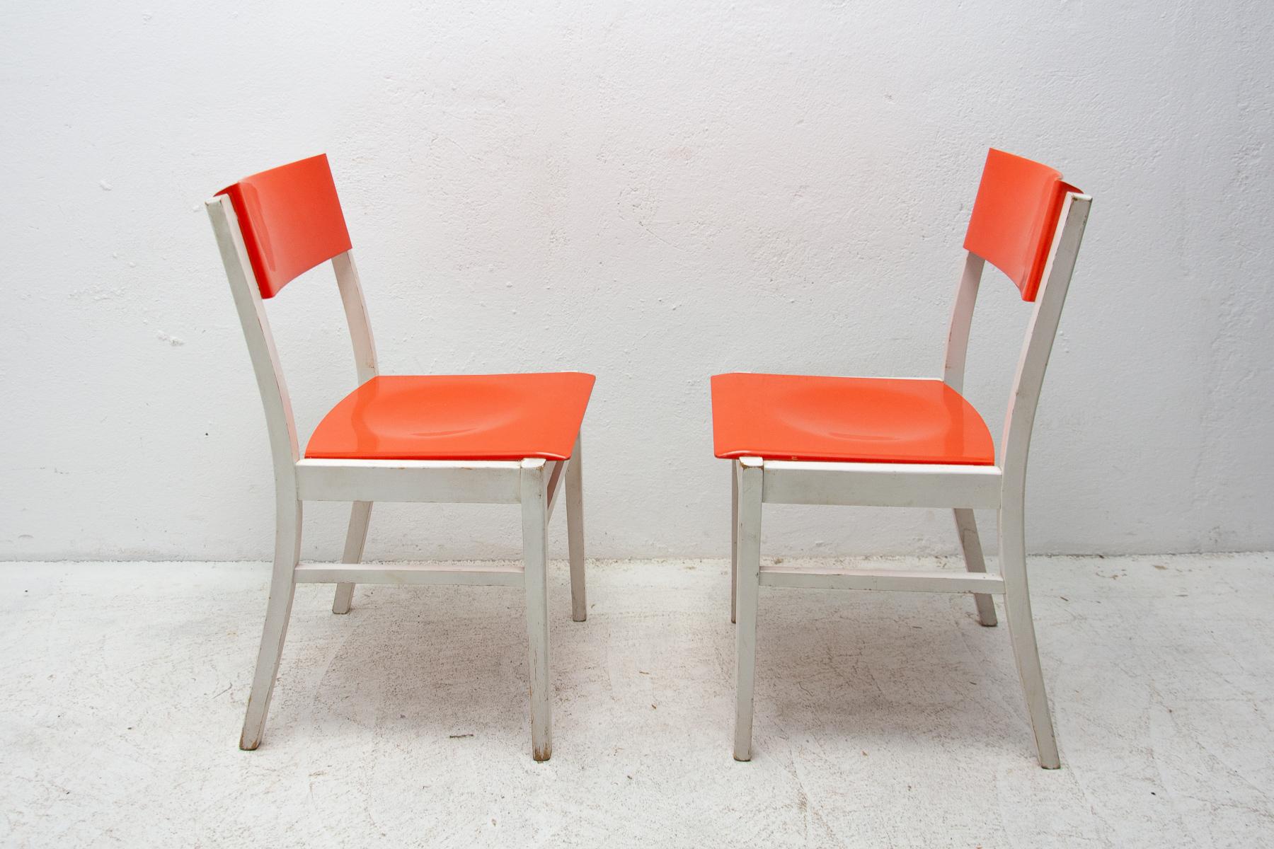 Pair of Midcentury Dining Chairs TON, 1960s, Czechoslovakia For Sale 2