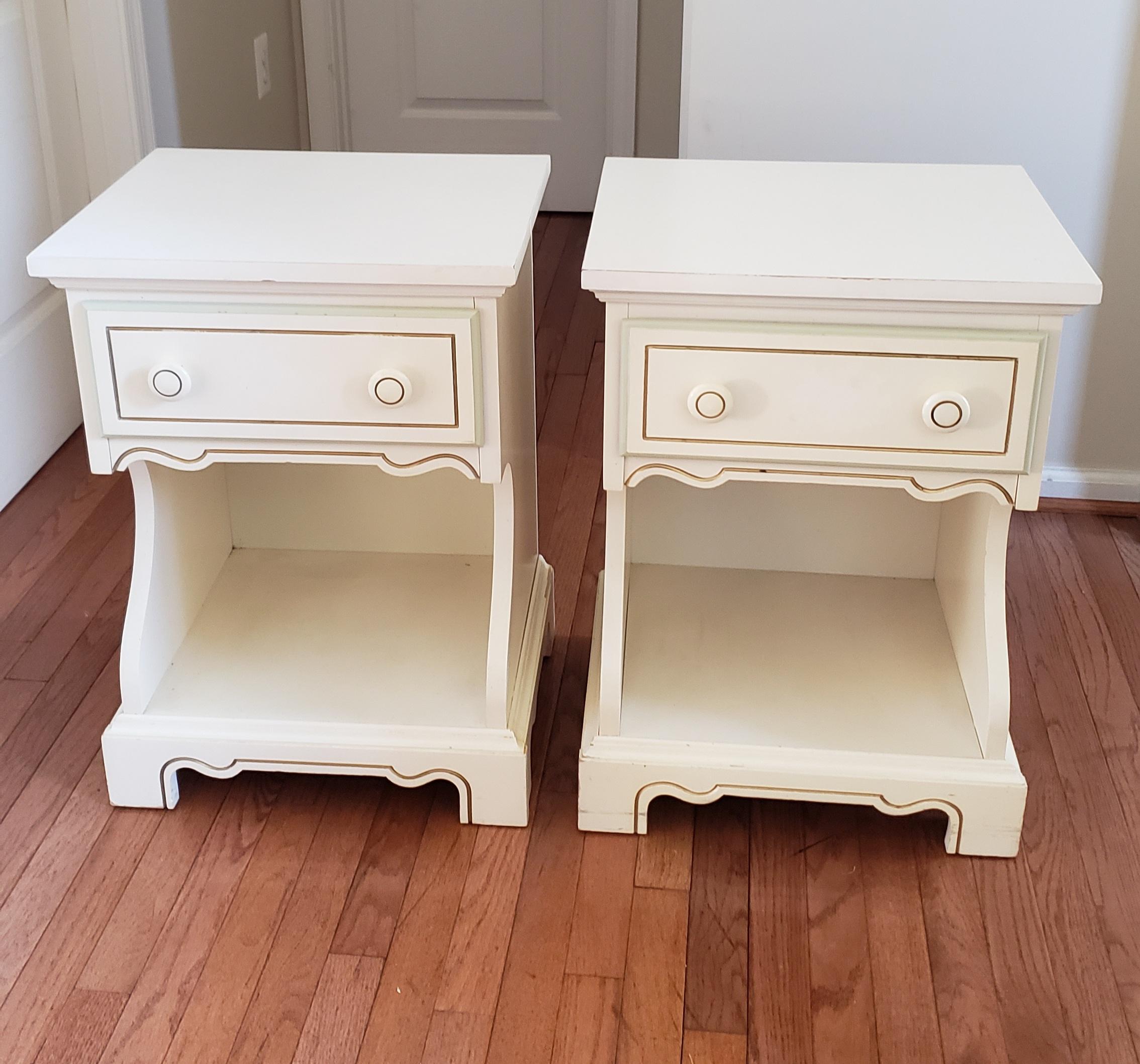 Pair of Midcentury Dixie Furniture Single Drawer Side Tables For Sale 3