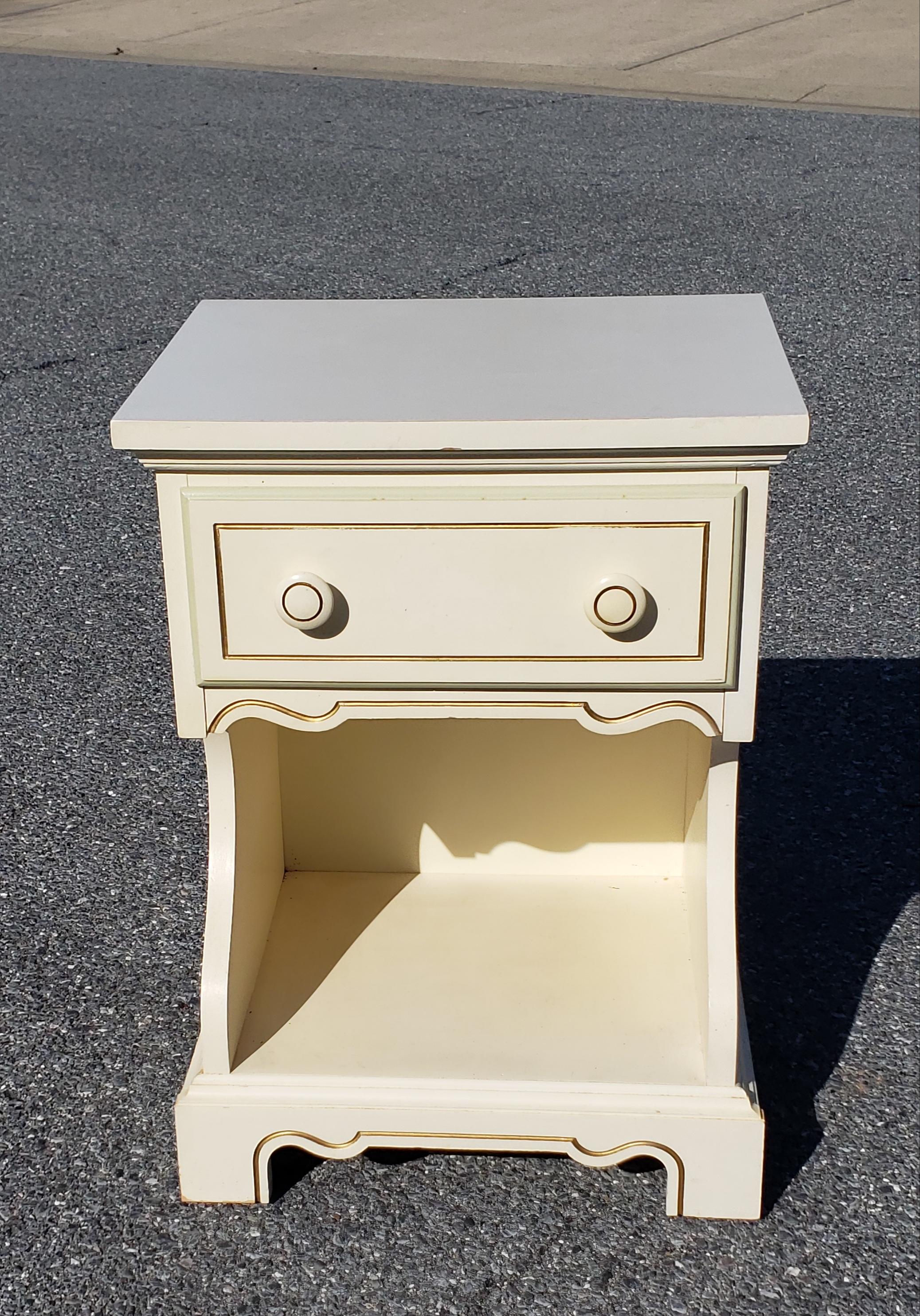 French Provincial Pair of Midcentury Dixie Furniture Single Drawer Side Tables For Sale