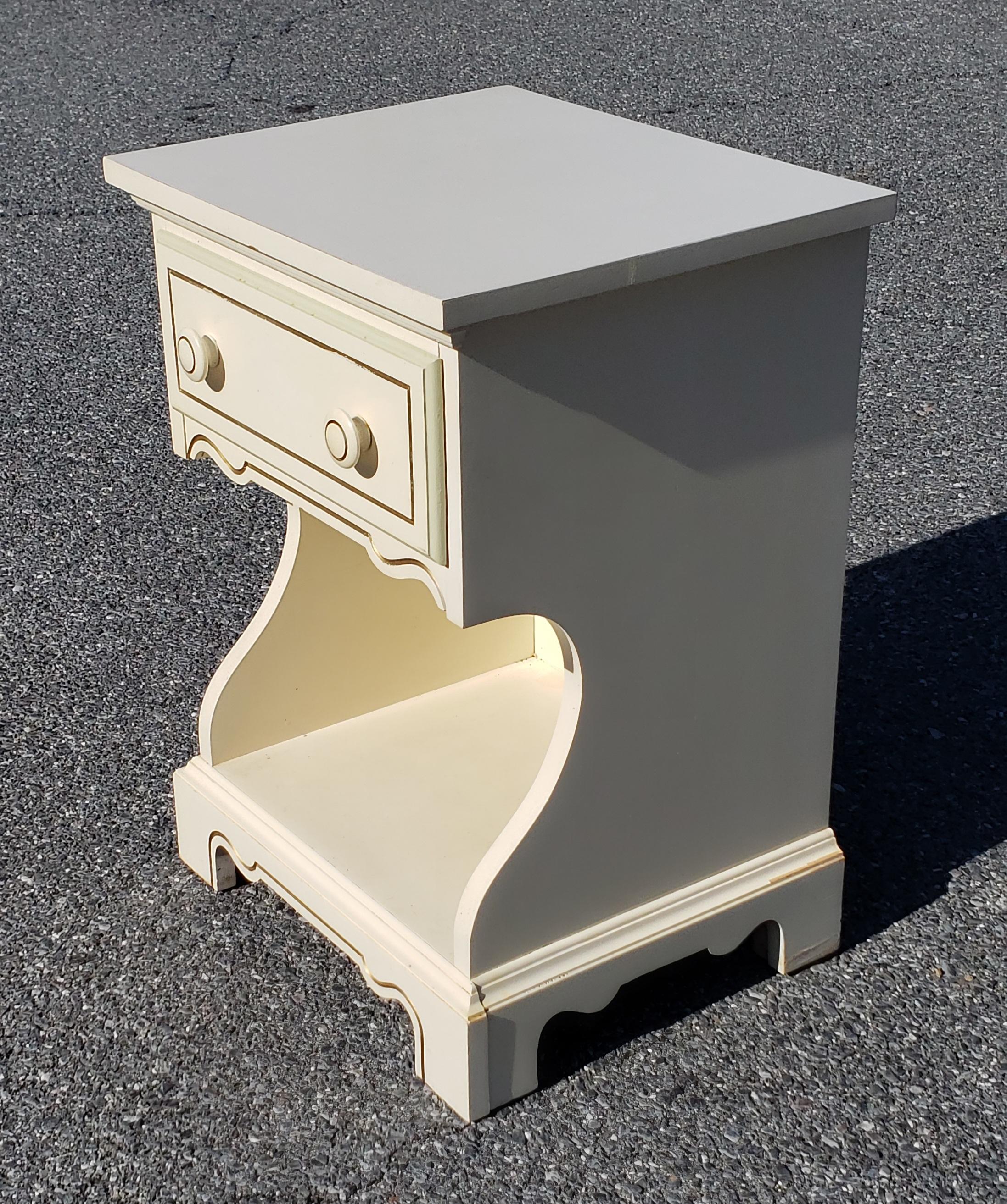 Painted Pair of Midcentury Dixie Furniture Single Drawer Side Tables For Sale