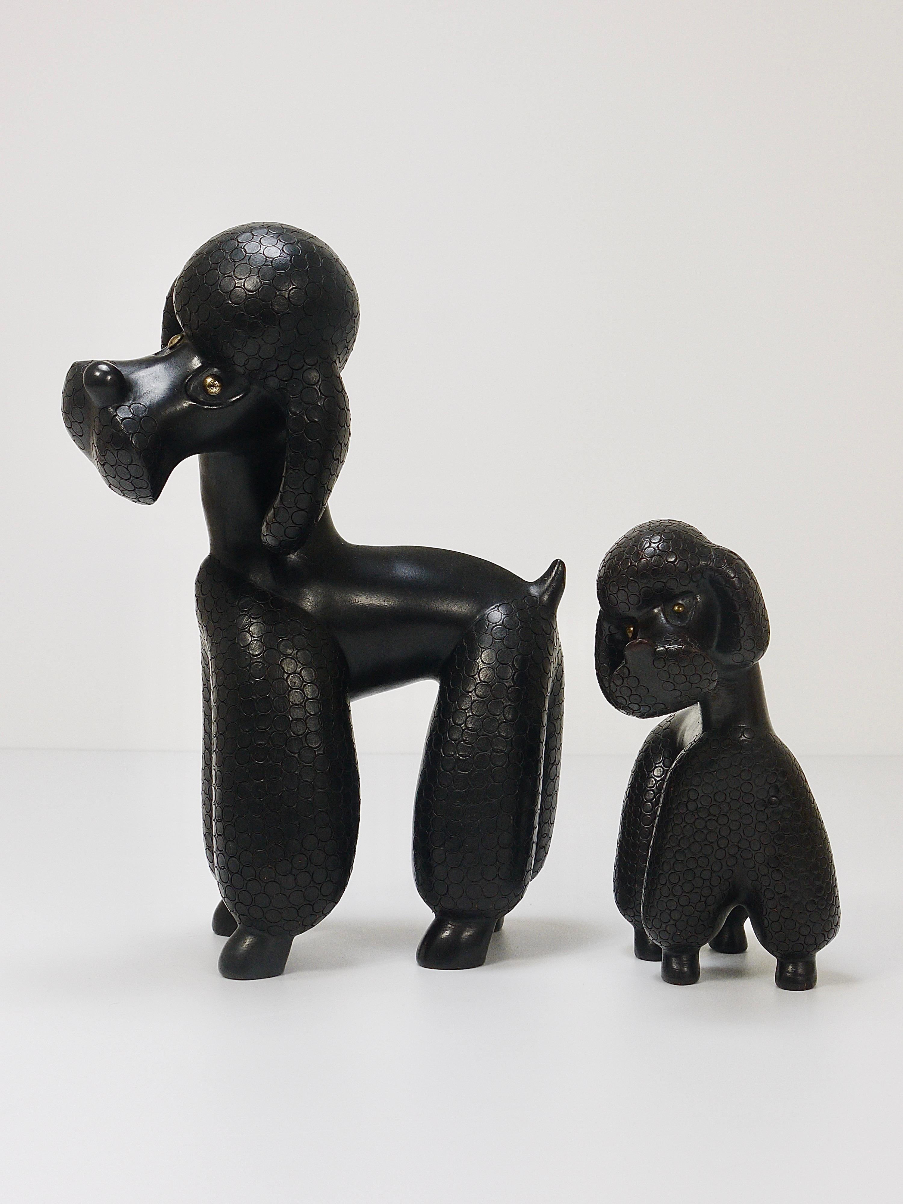 20ième siècle Paire de sculptures de caniches du milieu du siècle par Leopold Anzengruber, Autriche, années 1950 en vente