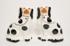 Pareja de Perros Spaniel Dot Dot de mediados de siglo Escultura Staffordshire Inglaterra Años 60