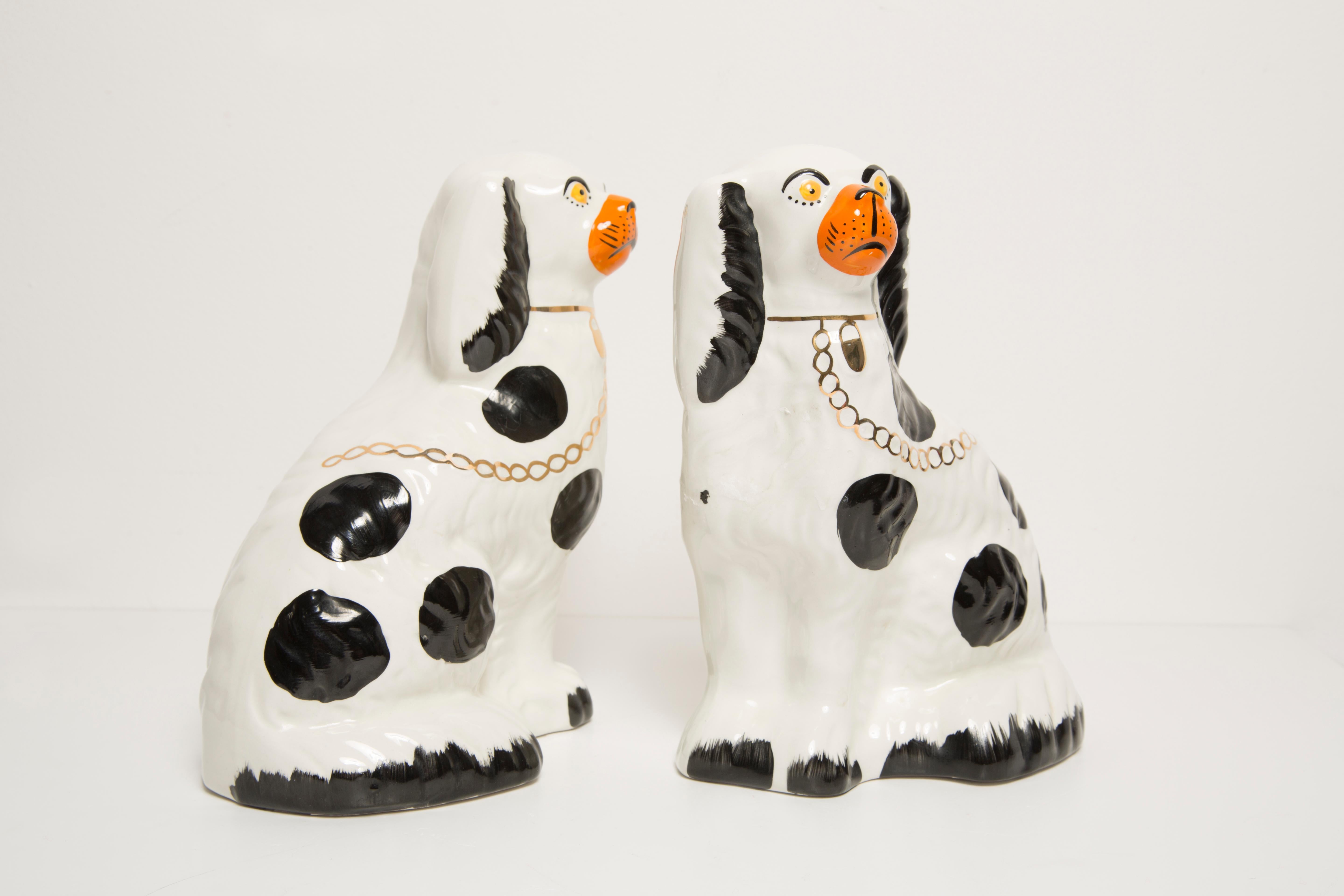 Pair of Mid Century Dot Spaniel Dogs Sculpture Staffordshire England 1960s In Good Condition For Sale In 05-080 Hornowek, PL