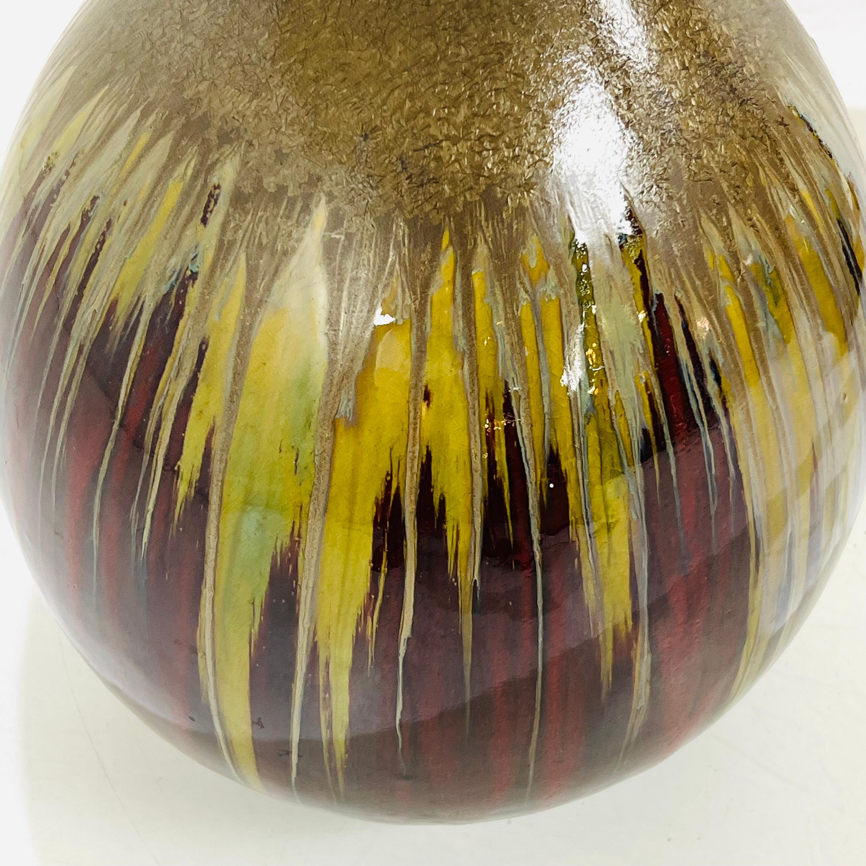 Pareja de lámparas de cerámica esmaltada de mediados de siglo en venta 5